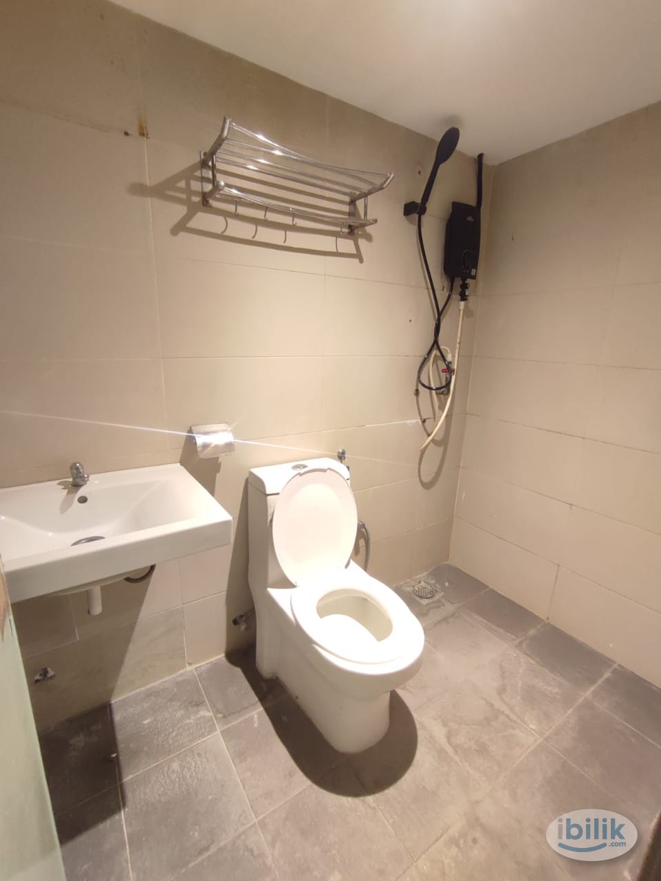 Walk 🚶 LRT Pasar Seni 🛌 Room for Rent near Jalan TAR, Pudu - Image 4