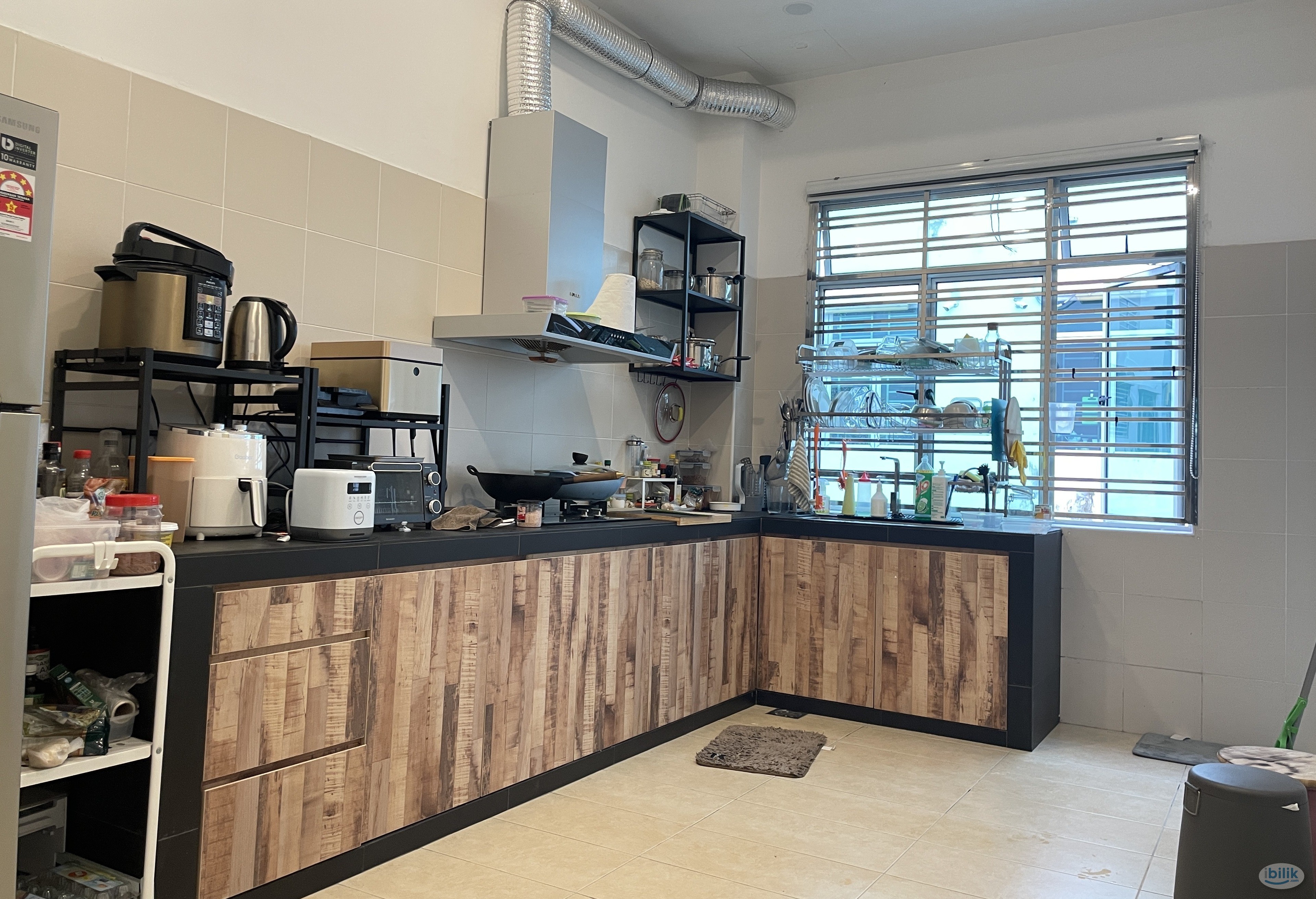 Middle Room at Taman Mount Austin, Johor Bahru - Image 3