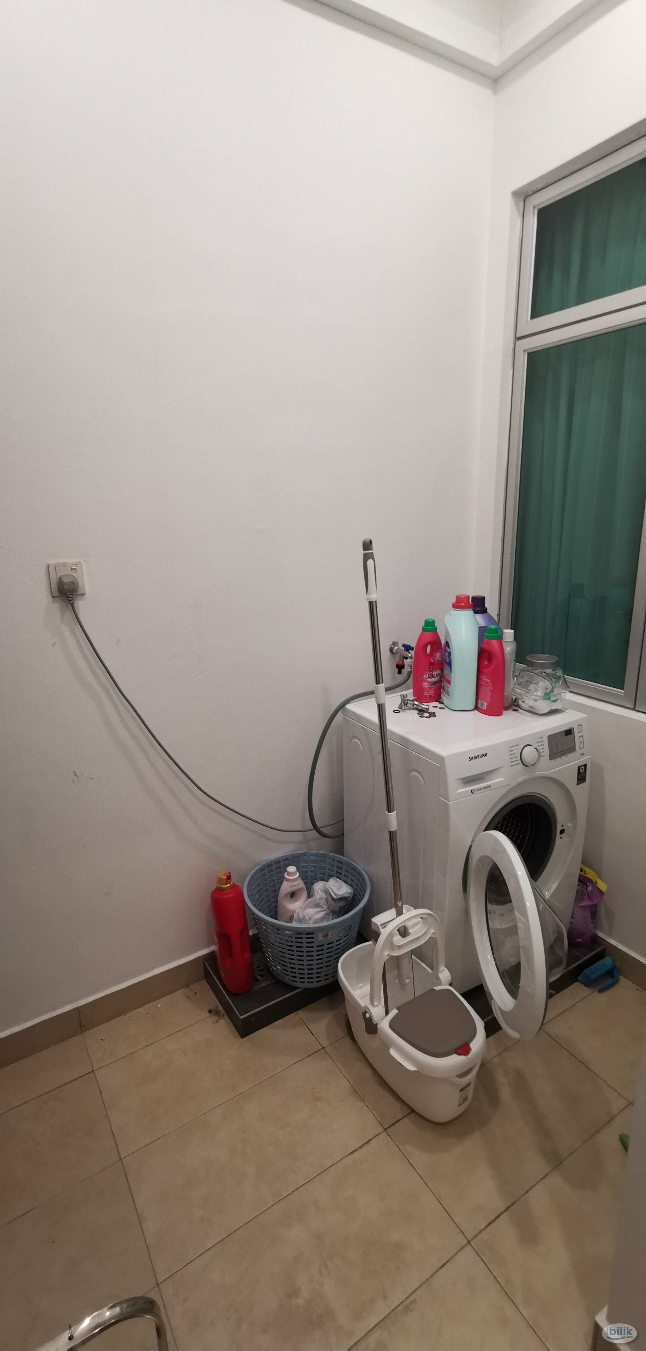 Middle Room at Taman Mount Austin, Johor Bahru - Image 5