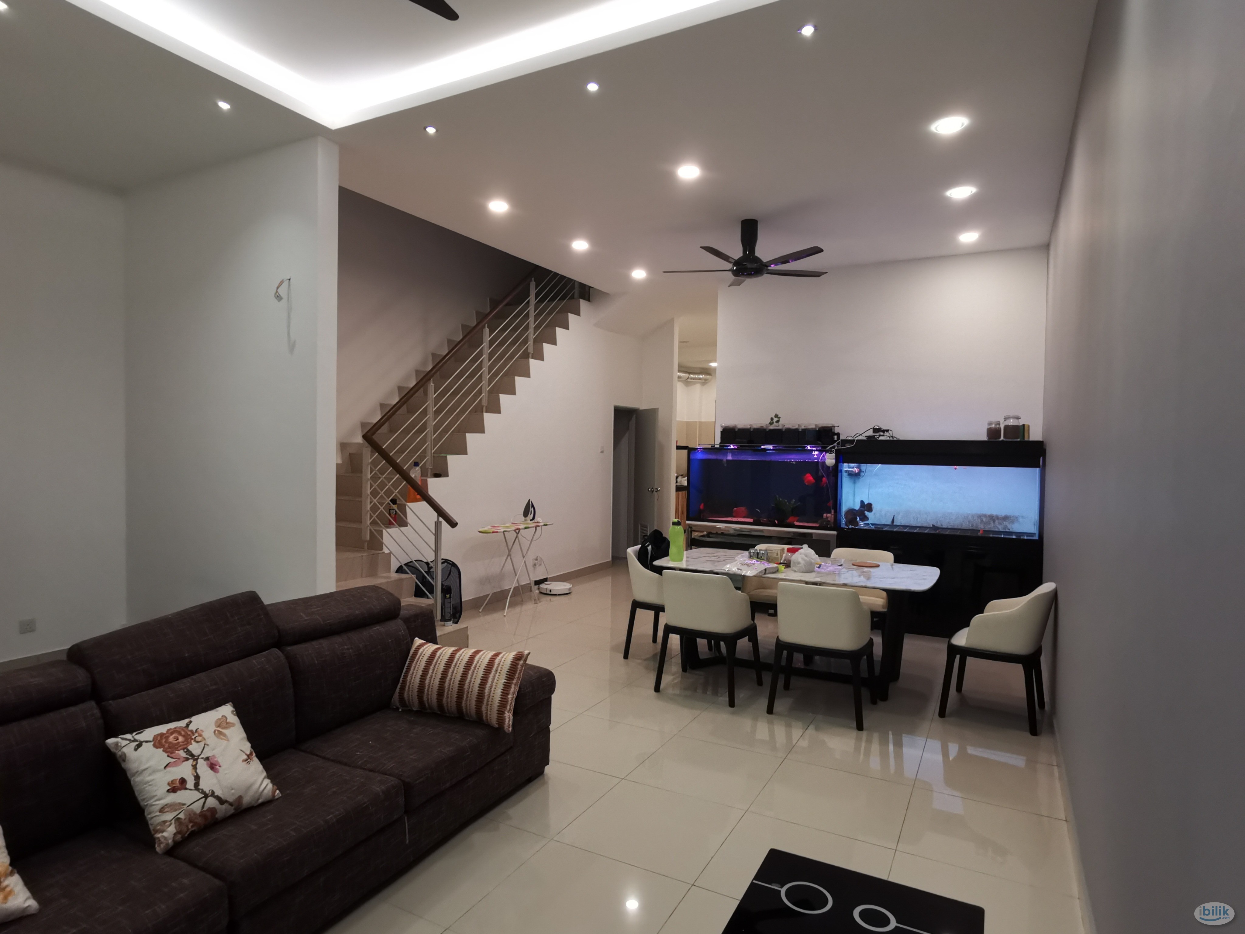 Middle Room at Taman Mount Austin, Johor Bahru - Image 4