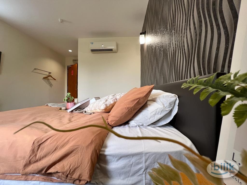 🏡 Zero Deposit Co-Living Room at SK Hotel Jalan Sri Kota 1, Kajang, Malaysia🏡 LIMITED UNIT LEFT ❗😲 Room with own bathroo - Image 1