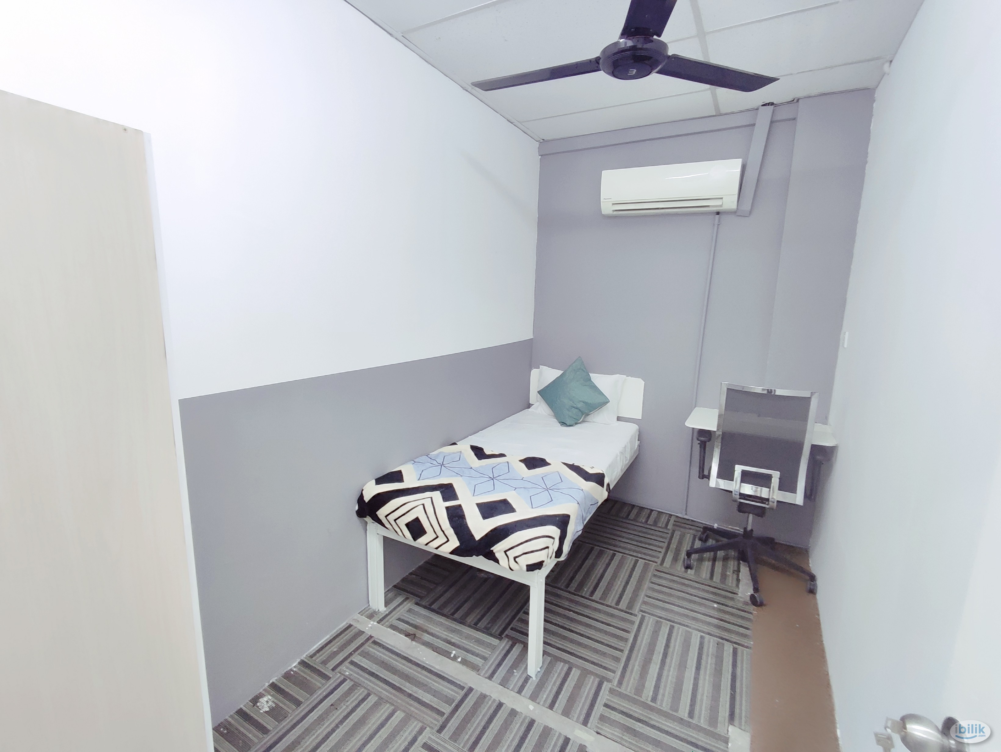Economic female single room at glomac Centro commercial Bandar utama - Image 1