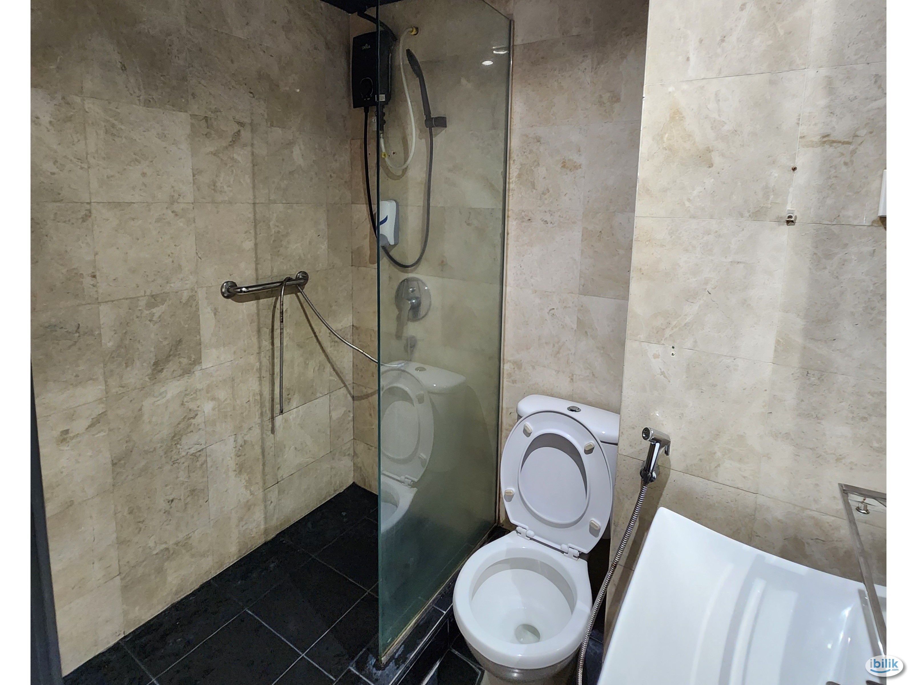 "🏡 Your Zero Deposit Sanctuary in Bukit Bintang 🌆 Private Bathroom Included! 🚿 Claim Your Haven Today!" - Image 3