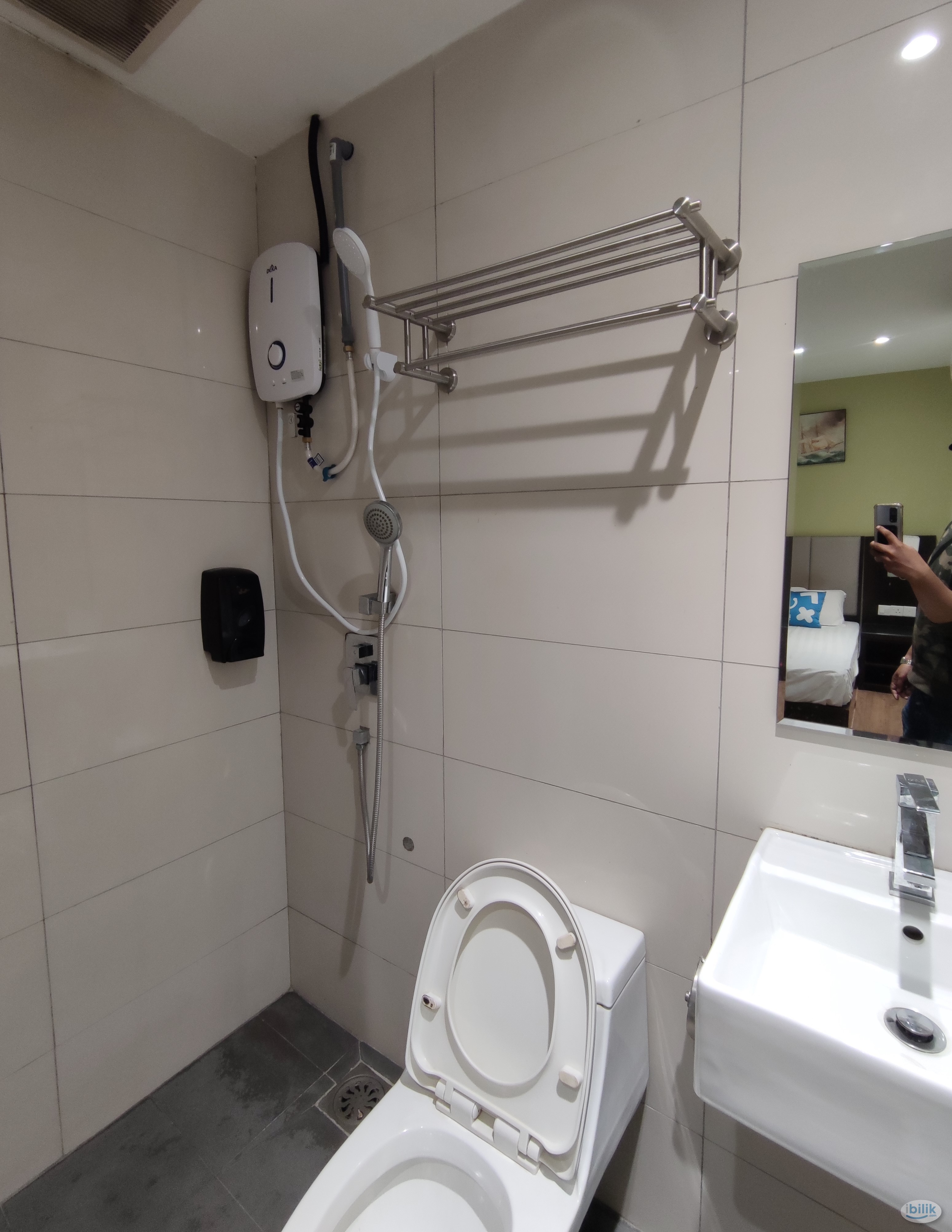 MASTER ROOM WITH PRIVATE BATHROOM AT PASAR SENI - Image 3