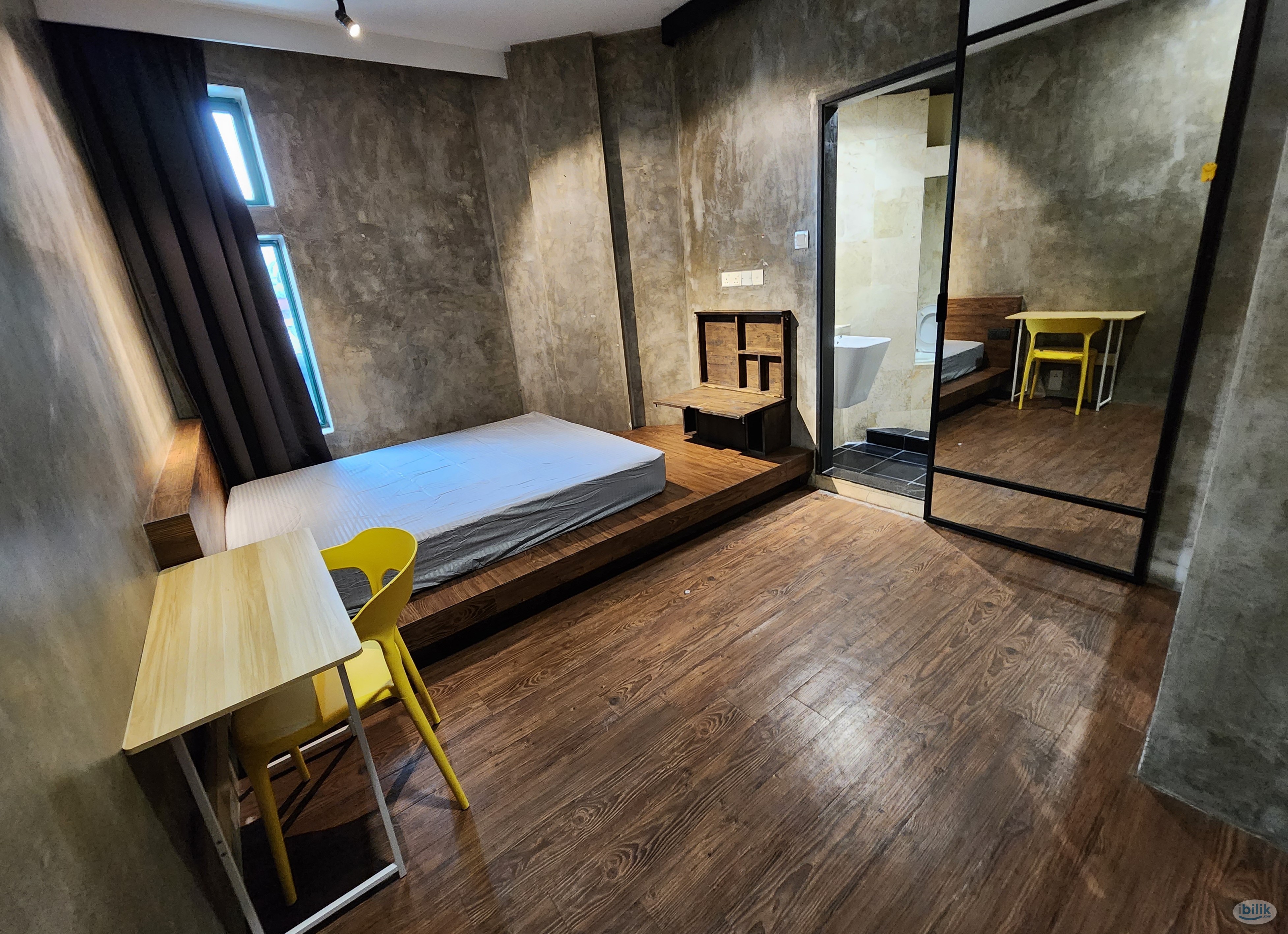 ZERO DEPOSIT MASTER ROOM AT TIME SQUARE - Image 1