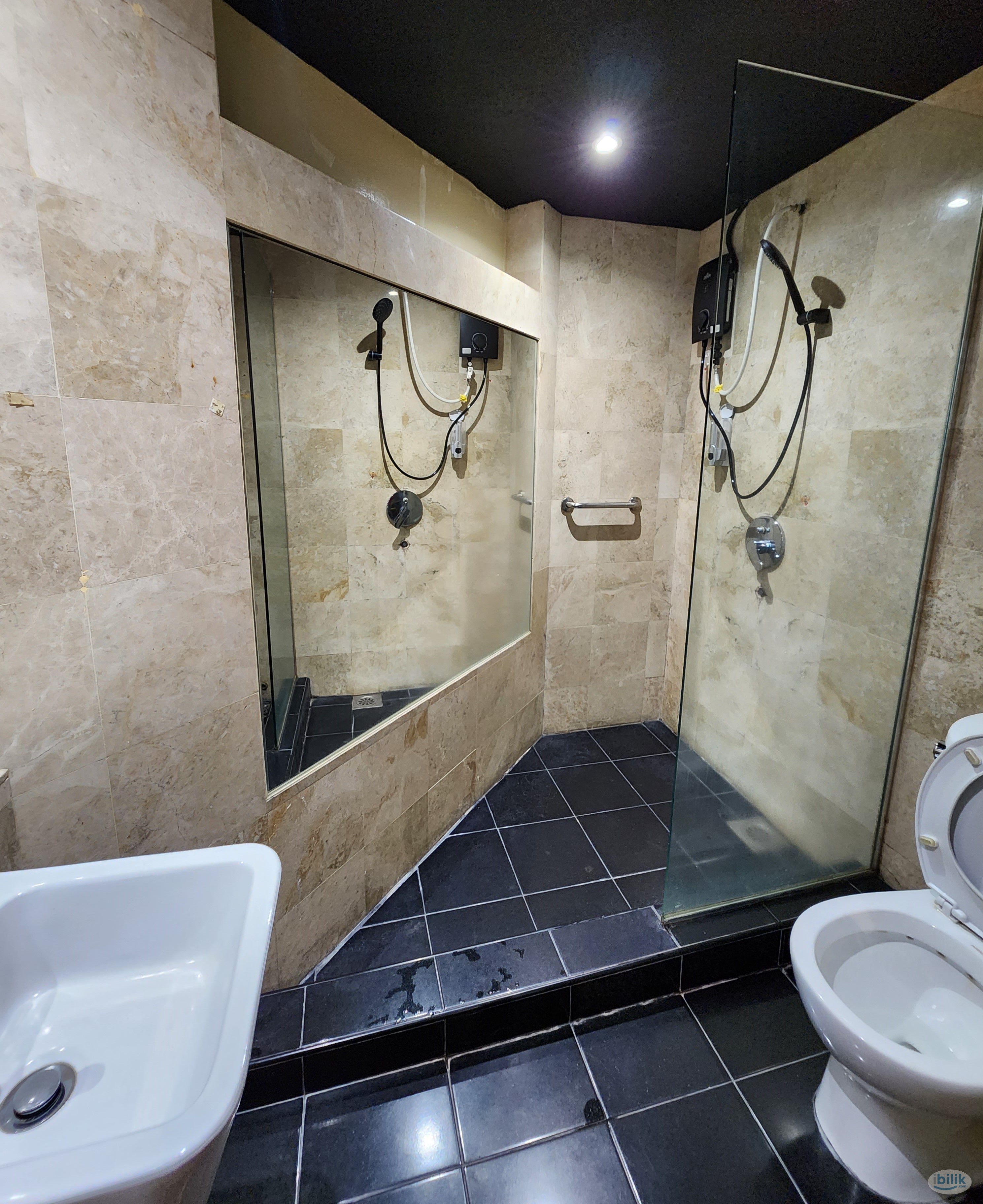 ZERO DEPOSIT MASTER ROOM AT TIME SQUARE - Image 3