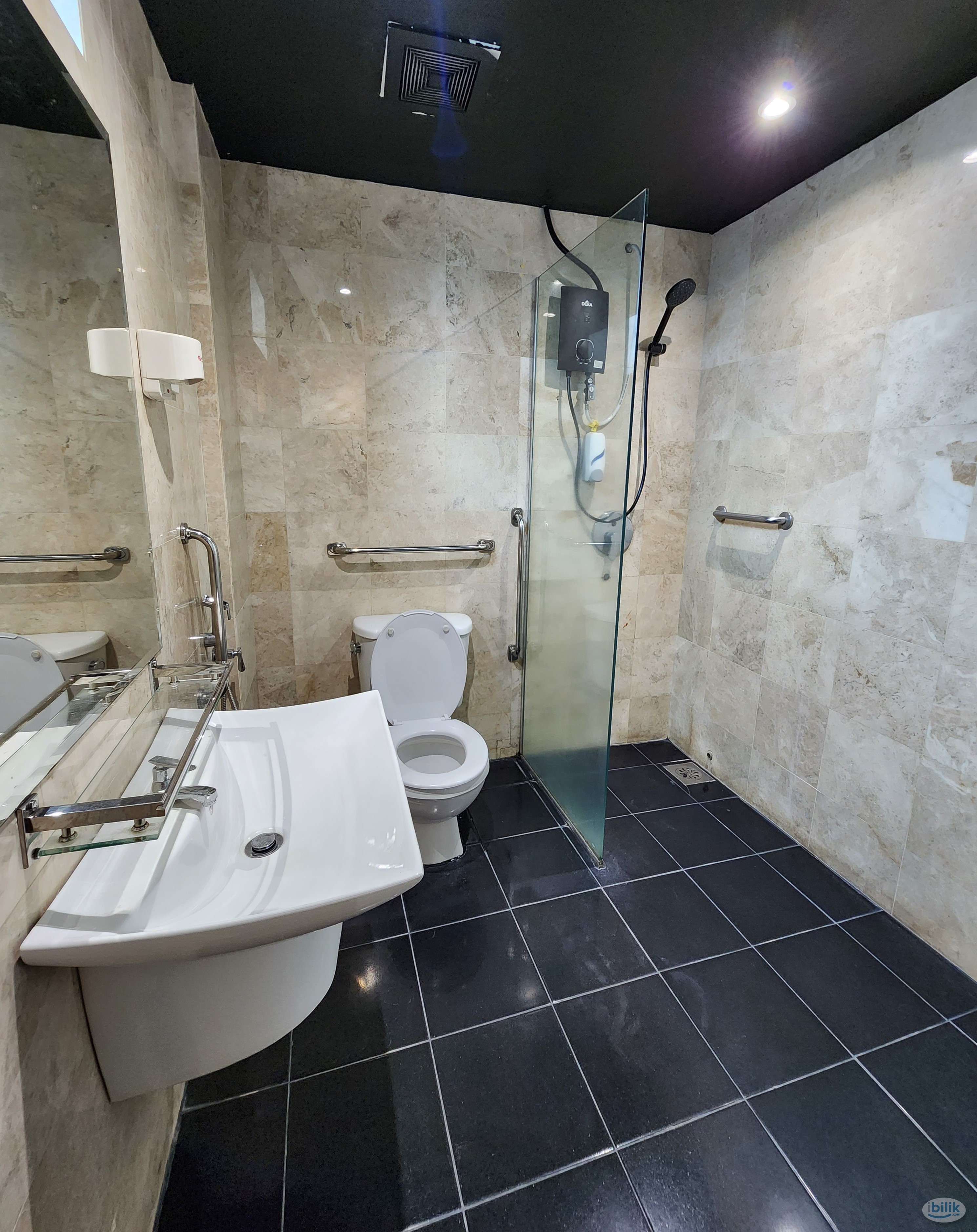 Master Room at Jalan Imbi, Bukit Bintang - Image 4