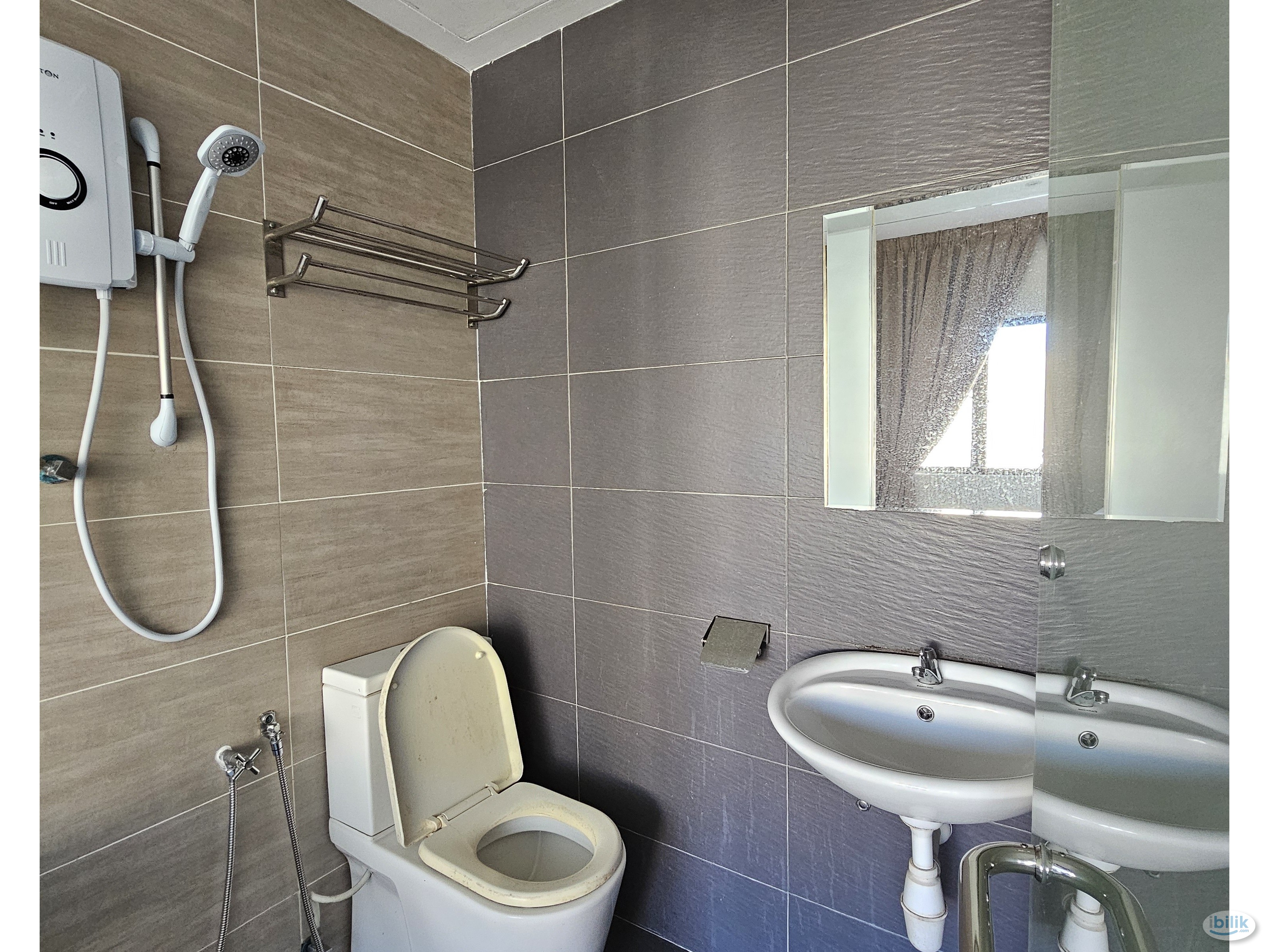 Near NSK BMC mall ⭐️ 0 Depo Room attach Private Toilet at Mahkota Cheras - Image 1