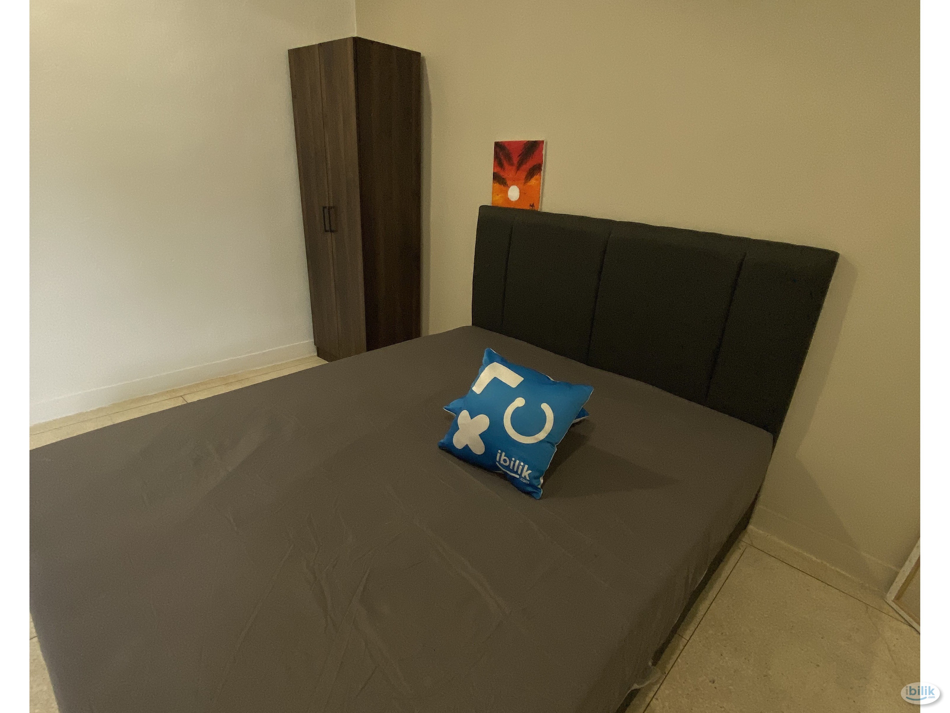 🔥Common Room Walking Distant to CIQ💰1 Month Deposit🧳Immediate Move In - Image 1