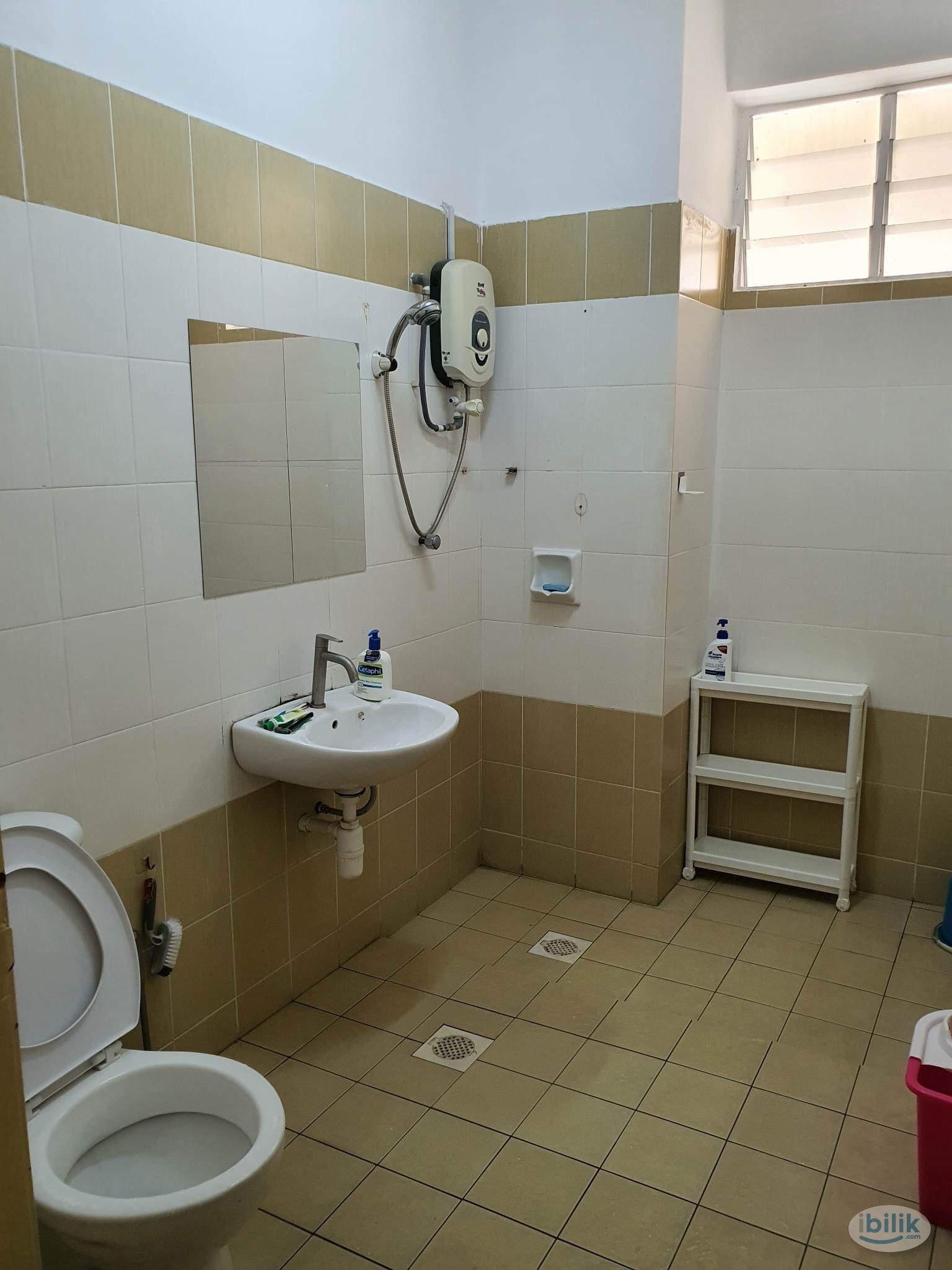 D’Piazza Middle Room For Rent - Image 5