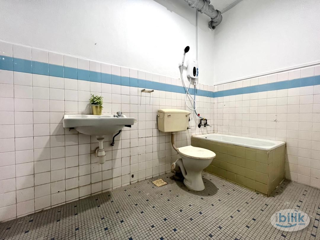 Rm300 BookingFeeOnly‼️ MiddleRoom☑️Near South Key🔥 - Image 4