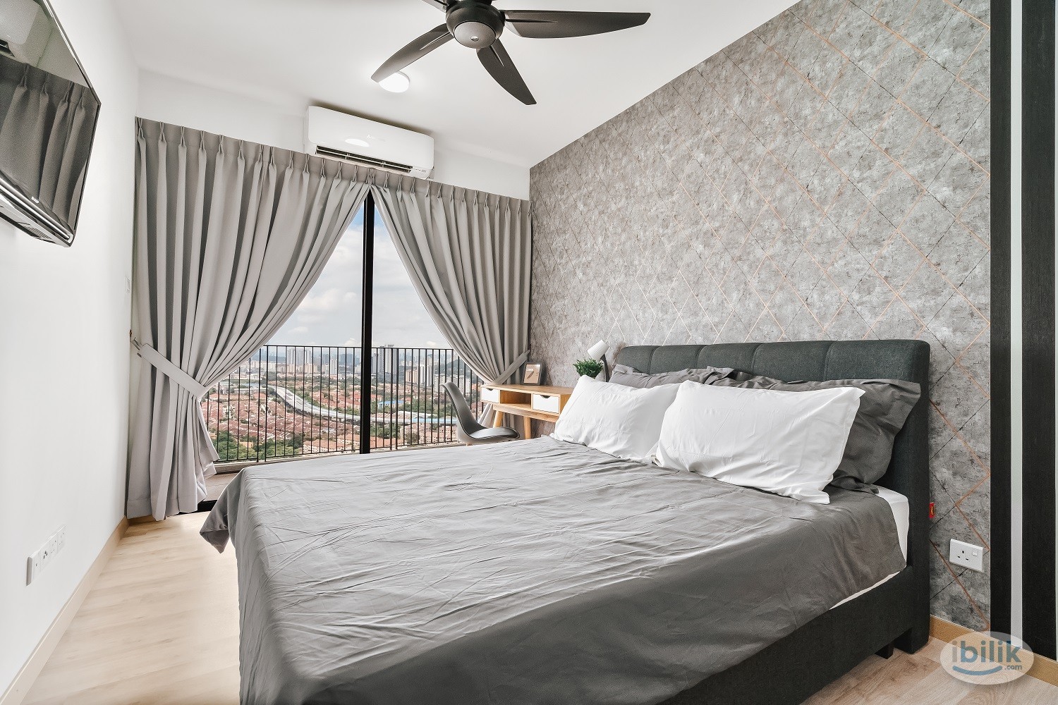 Exclusive Medium Room With Balcony at Emporis, Kota Damansara - Image 1