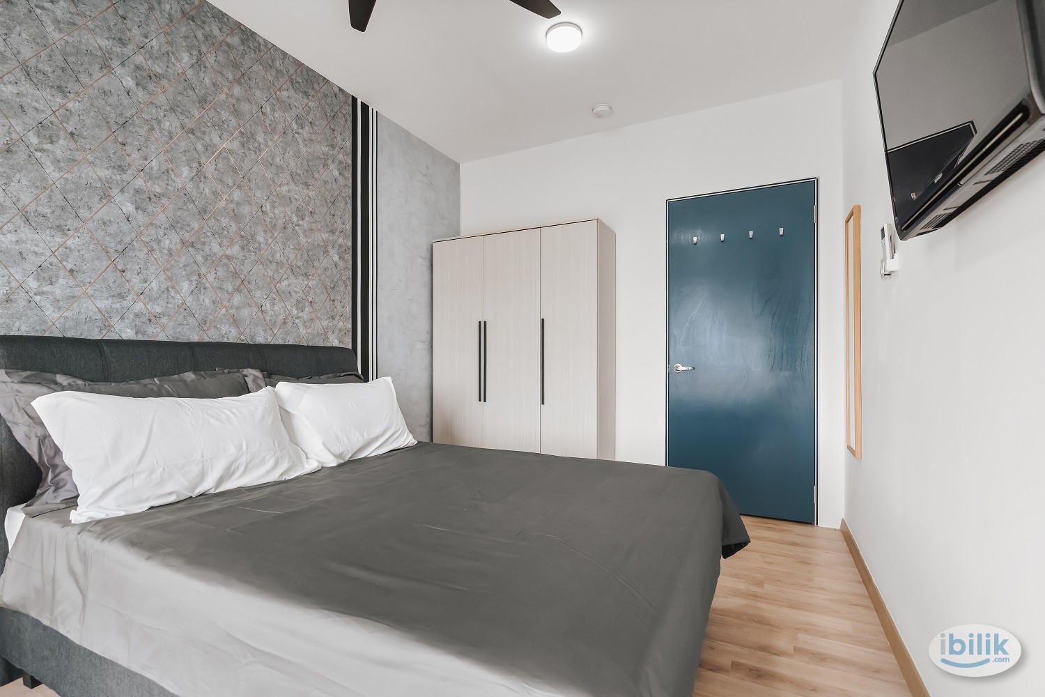 Exclusive Medium Room With Balcony at Emporis, Kota Damansara - Image 2