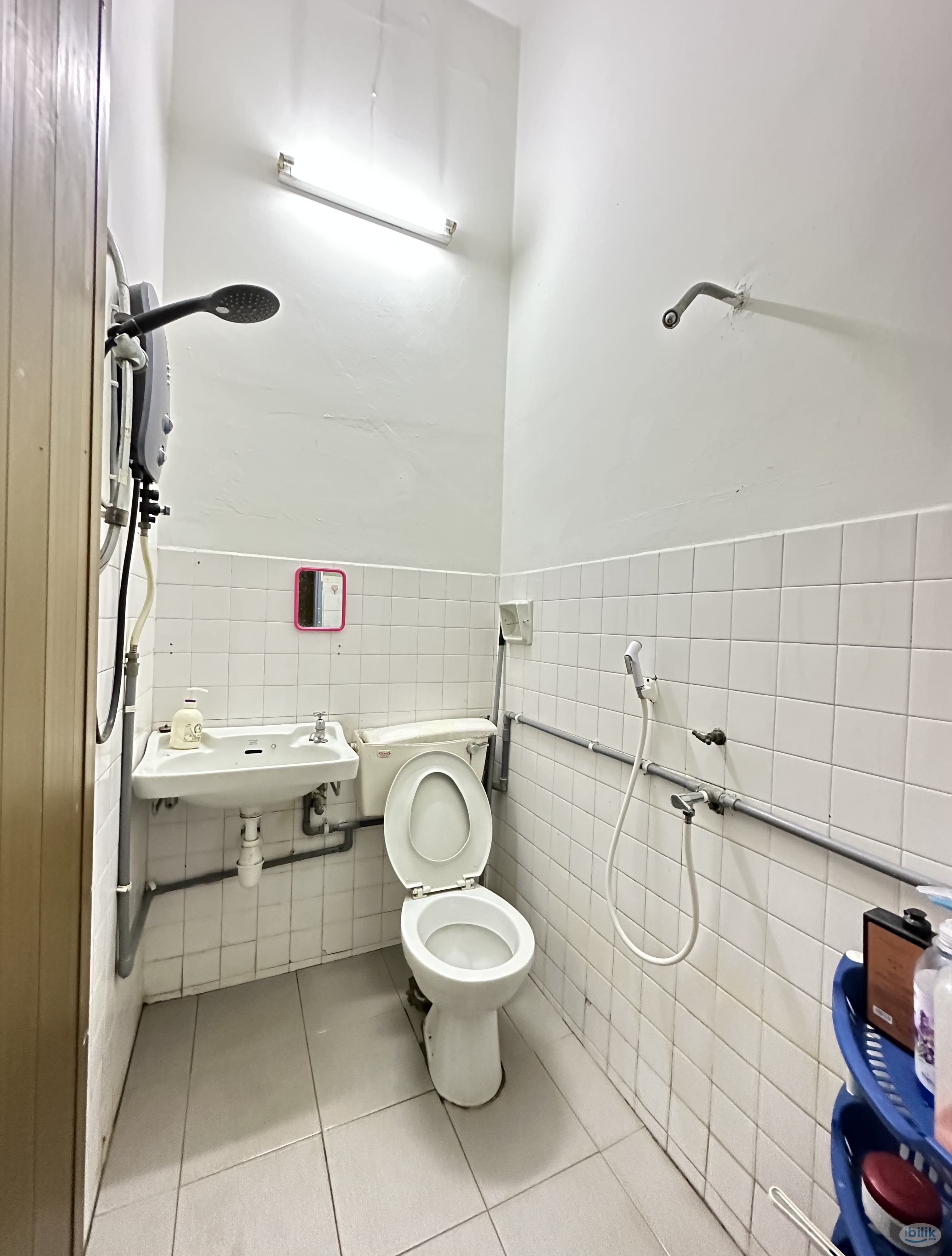 Middle Room at SS2, Petaling Jaya - Image 4