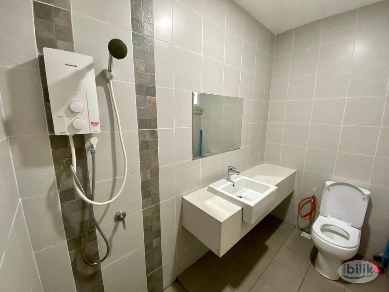 Cozy Master Room at Bayan Lepas, Penang - Image 2