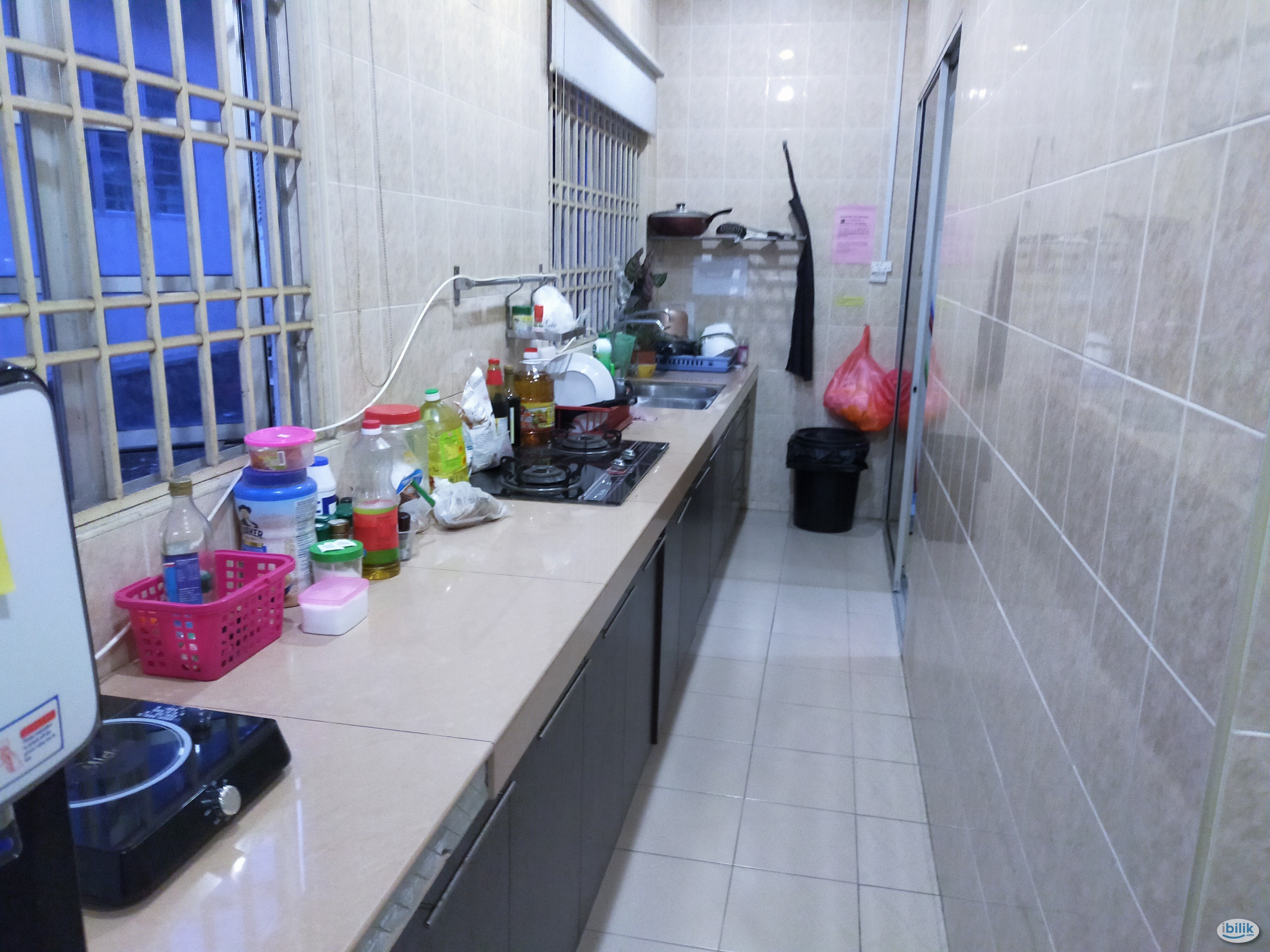 5mins drive to LRT Station Bandar Puteri 🚡 Single Room at Bandar Puteri Puchong, Puchong - Image 5