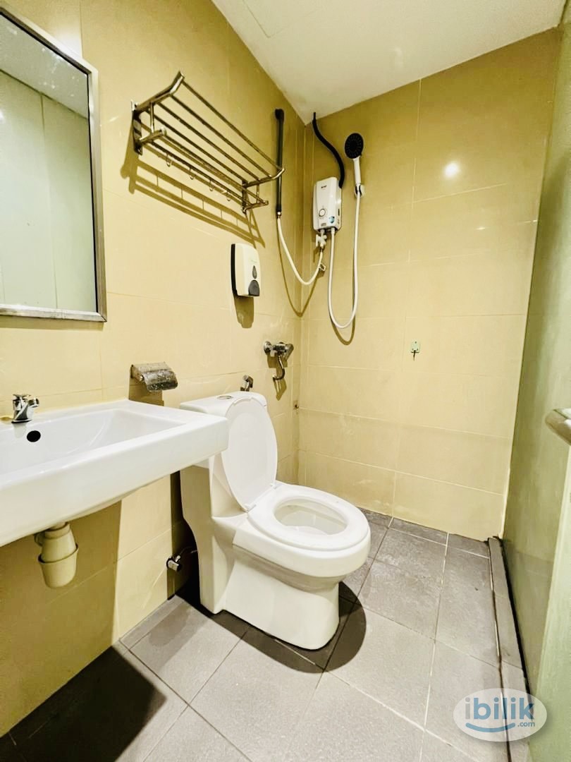 Co living Hotel Room For Long Term Rent At China Town Petaling Street Near LRT / MRT - Image 5