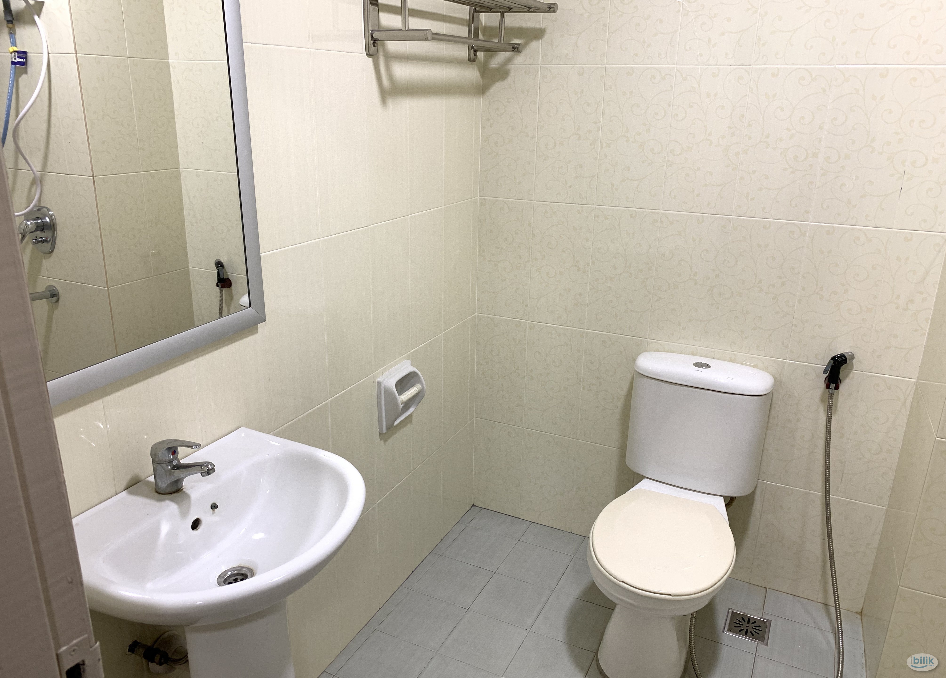 2mins to Hang Tuah LRT  🚂 Room + AirCond + Private Toilet near Sungei Wang - Image 1