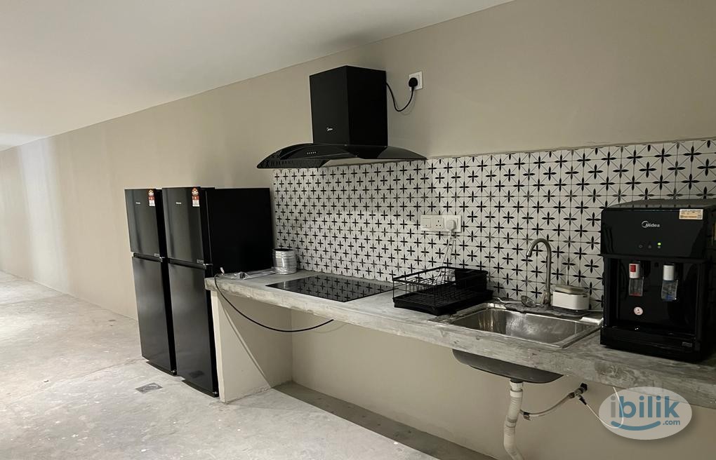 2mins to Hang Tuah LRT  🚂 Room + AirCond + Private Toilet near Sungei Wang - Image 2