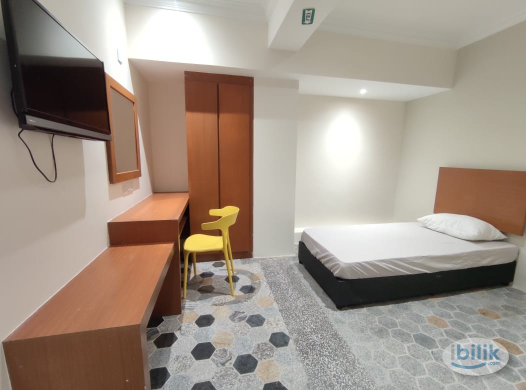 Walk 3 mins walk only 🚶🏼 LRT Plaza Rakyat 🚄 Room rent opposite Menara Maybank - Image 2
