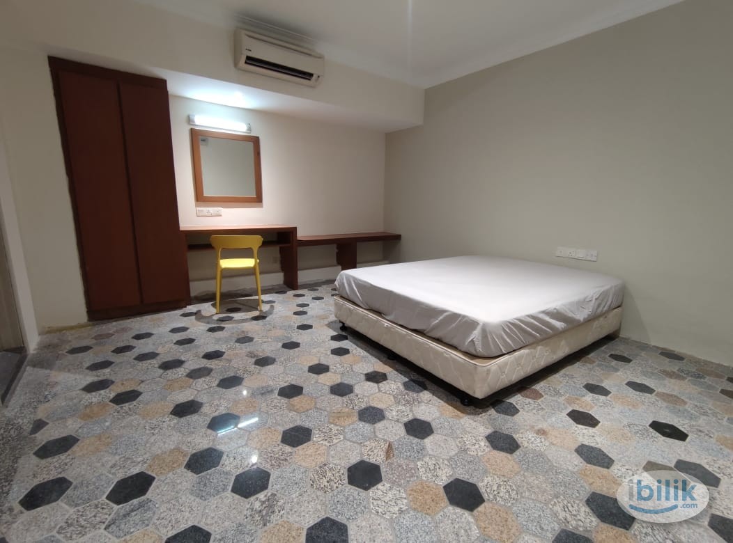 Walk 3 mins walk only 🚶🏼 LRT Plaza Rakyat 🚄 Room rent opposite Menara Maybank - Image 3
