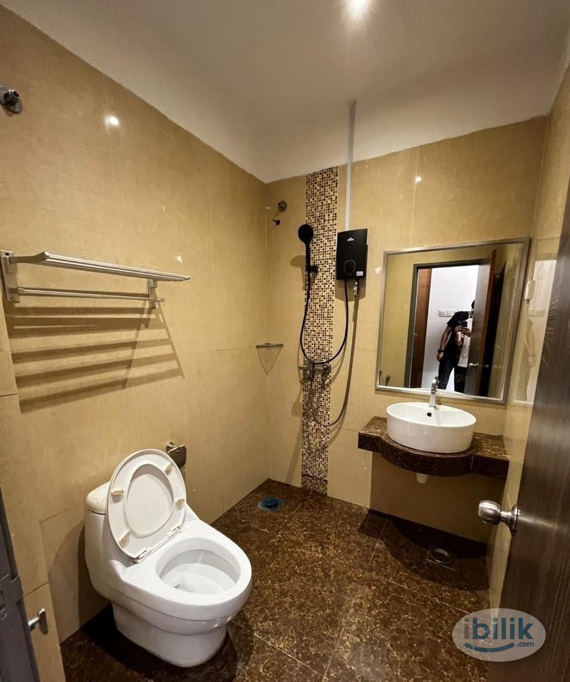 Zero Deposit 🚫 Master Room attach Private Toilet at  Shamelin Perkasa - Image 1