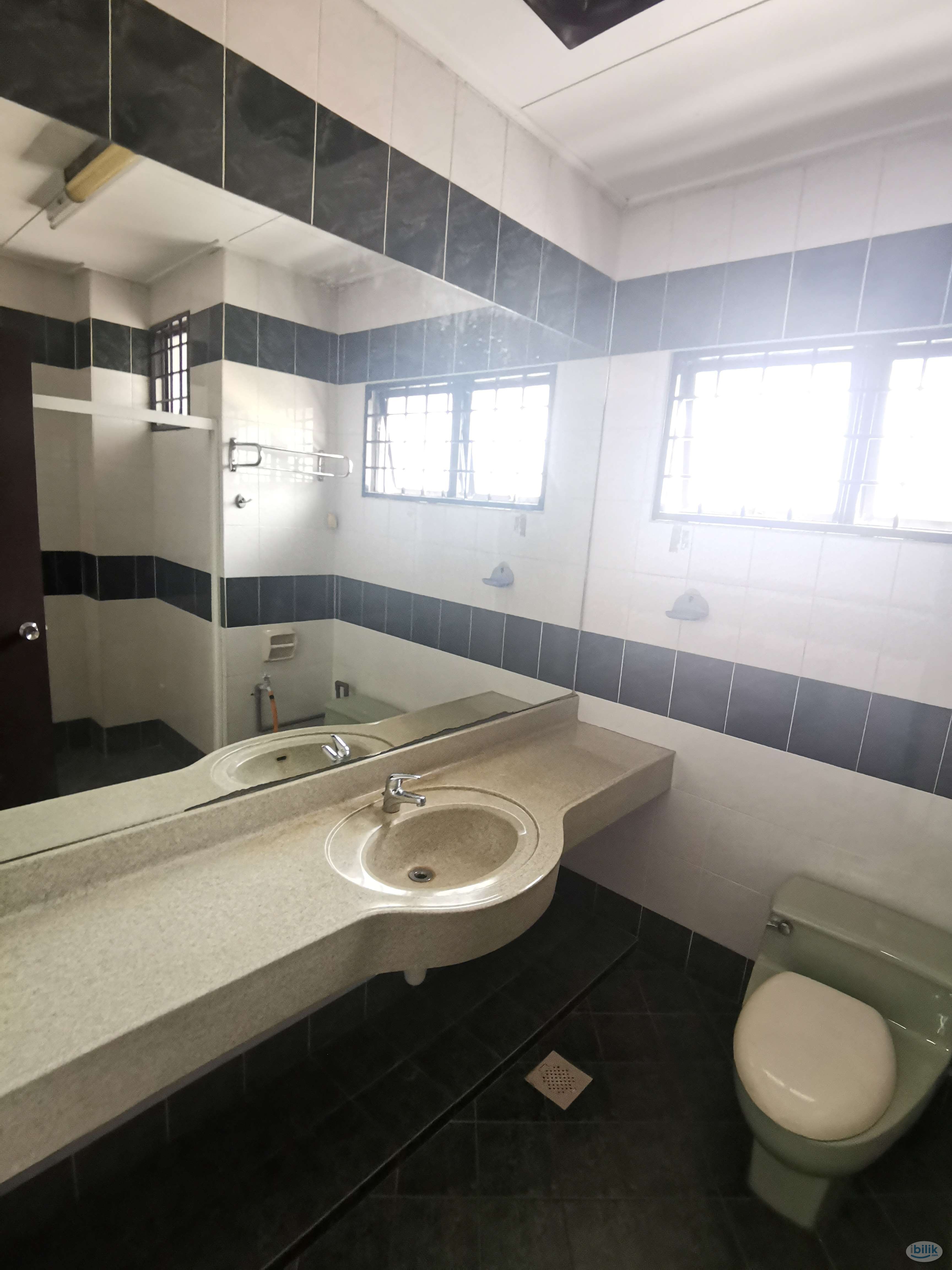 🔥Affordable Fully Furnished Middle Room 🔥Walking Distance to MRT Bandar Utama, High Speed Wifi - Image 2