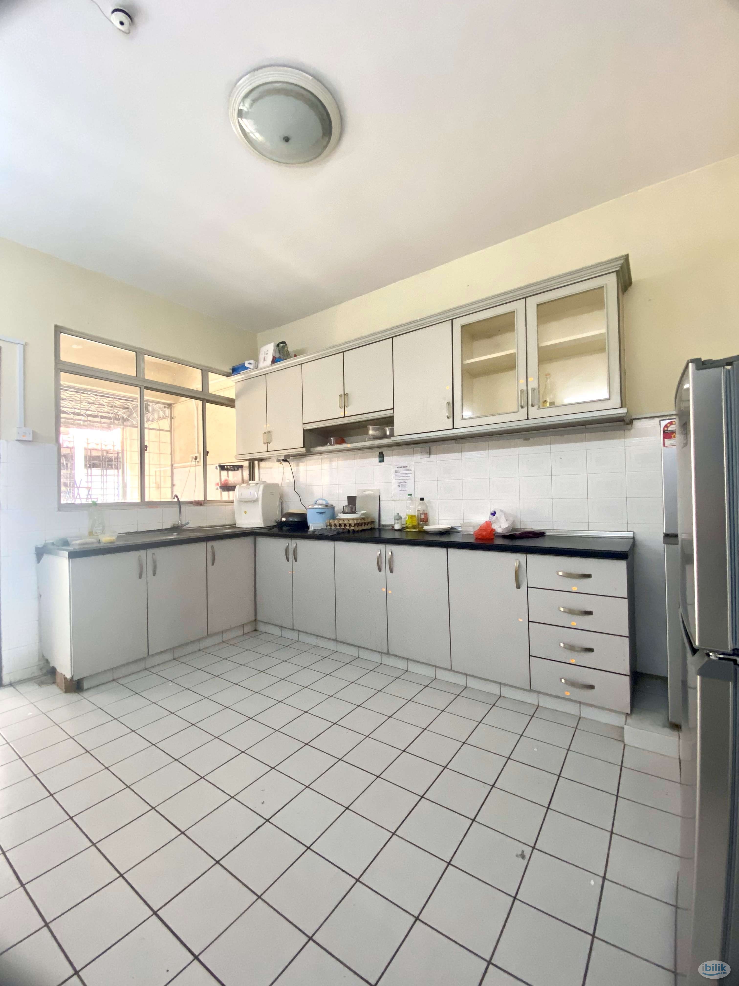 🔑 [Zero Deposit] Available & Ready to Move In Unit! 🚀🔥Great Location Room at Bandar Utama TO Let 1 Utama & KPMG - Image 1