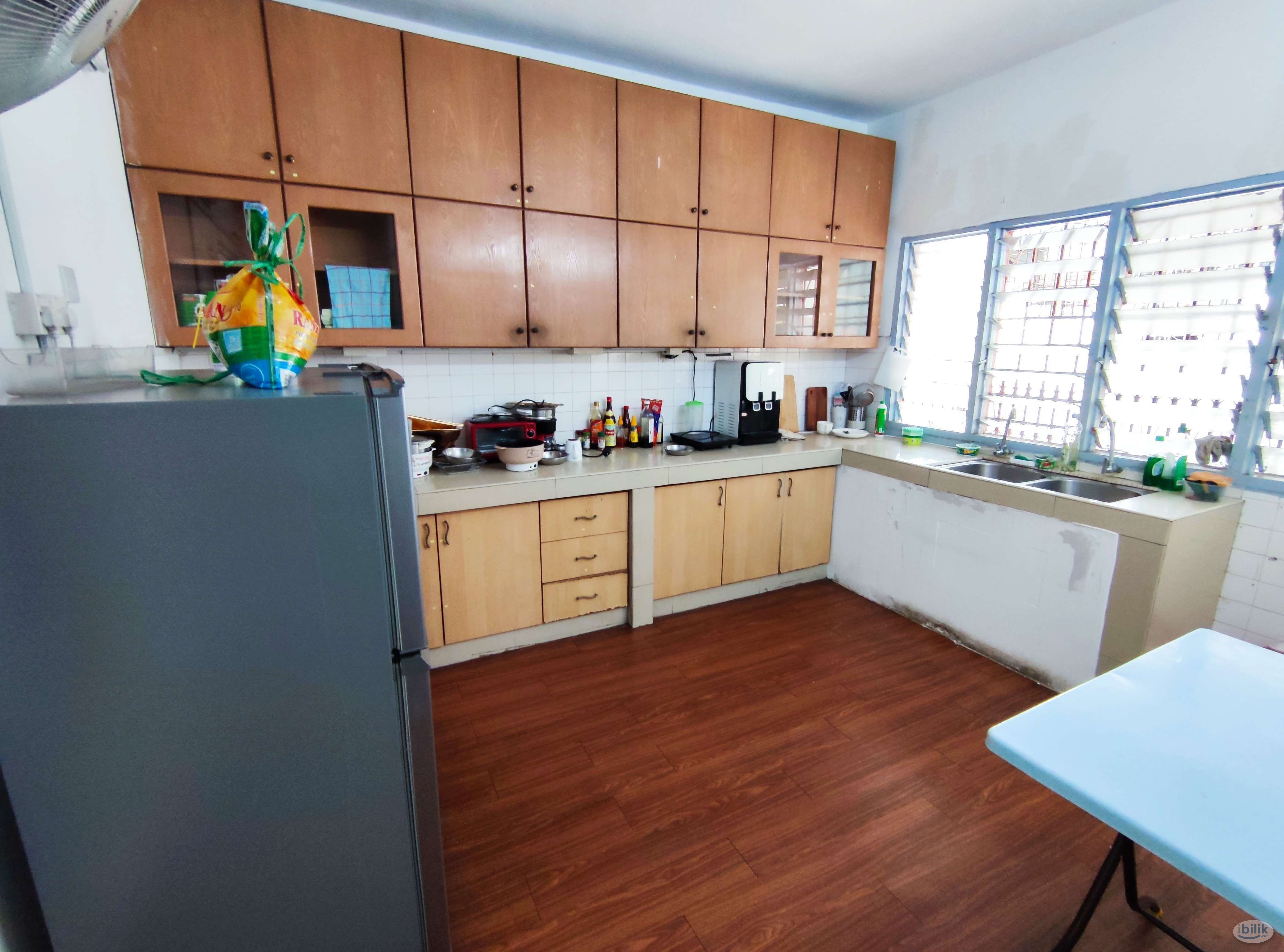✅Zero Deposit, Nice Room attach with Private Bathroom, 👣4min walk to Masjid Jamek LRT, 5min🚗Segi College KL - Image 2
