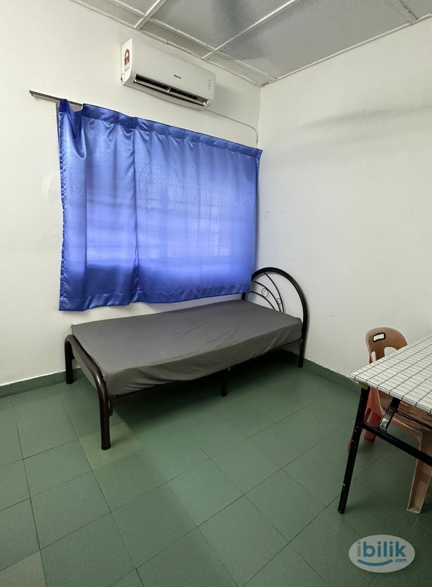 Middle Room near Main Place Mall USJ🤩 Walking Distance to LRT USJ🚄 🤩 - Image 1