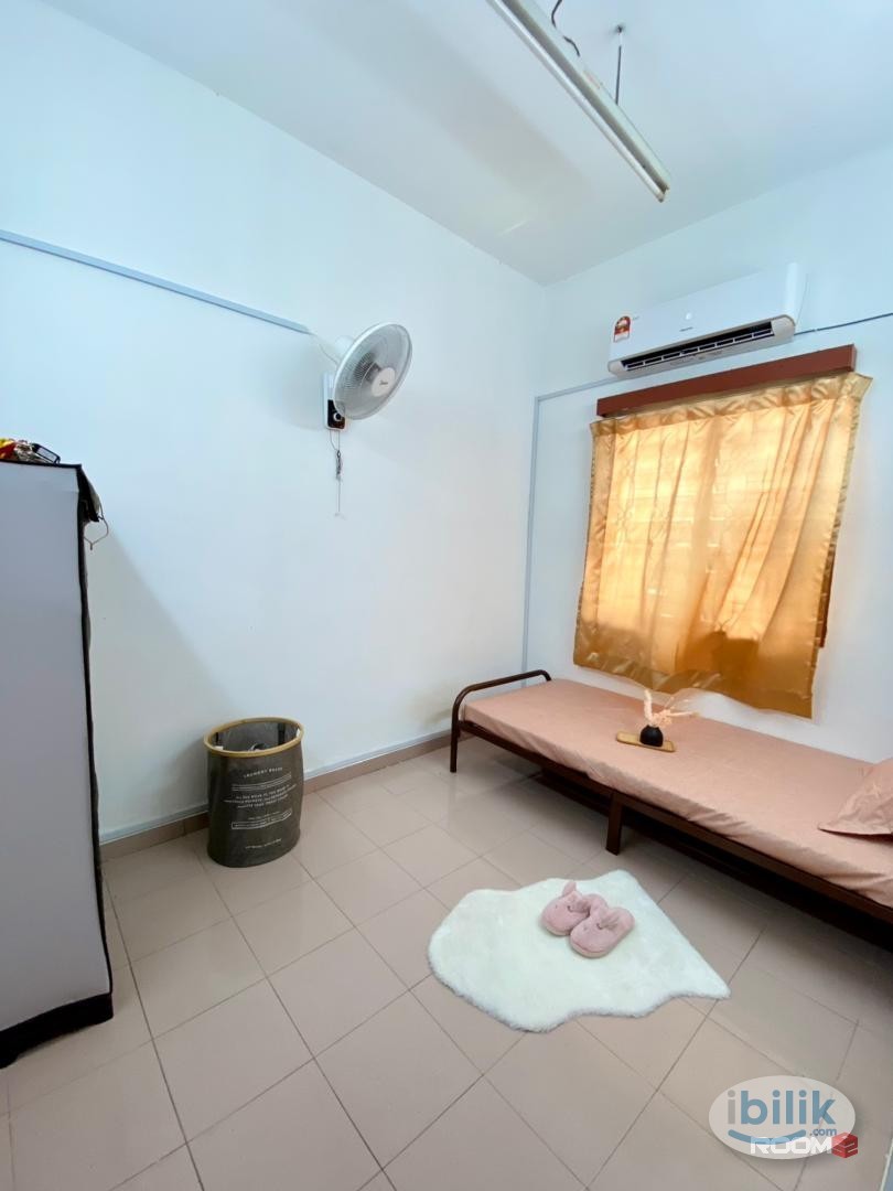 🔥🏠 One Month Deposit Only ❗️ Middle Room in Bandar Puchong Jaya 🛏️✨ - Image 1