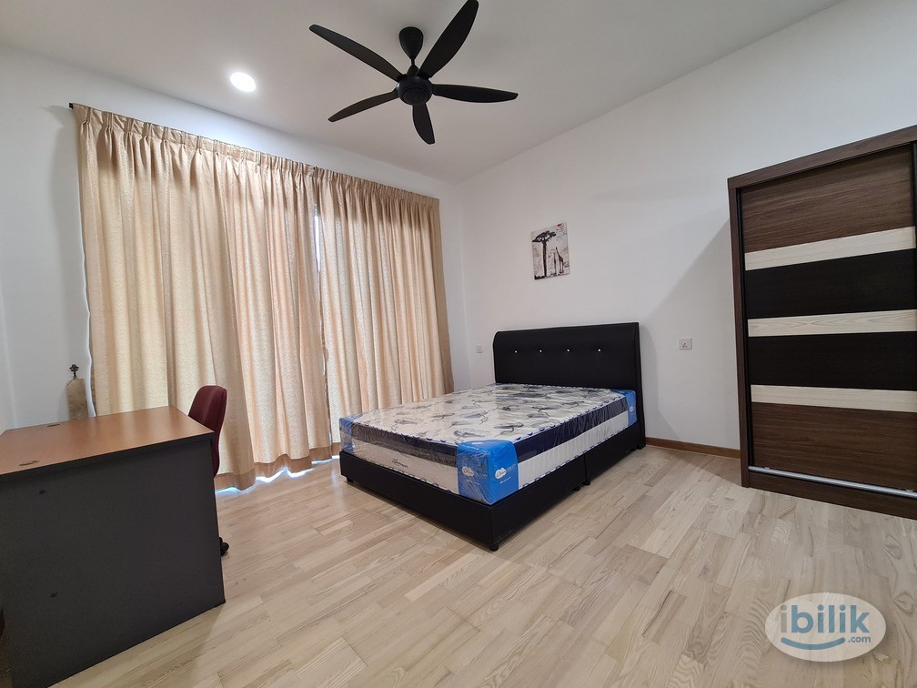 Master Room with Private Toilet & Carpark @ QuayWest Residence, Bayan Lepas - Image 3