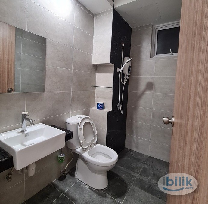 Single Room at QuayWest Residence, Bayan Lepas - Image 4