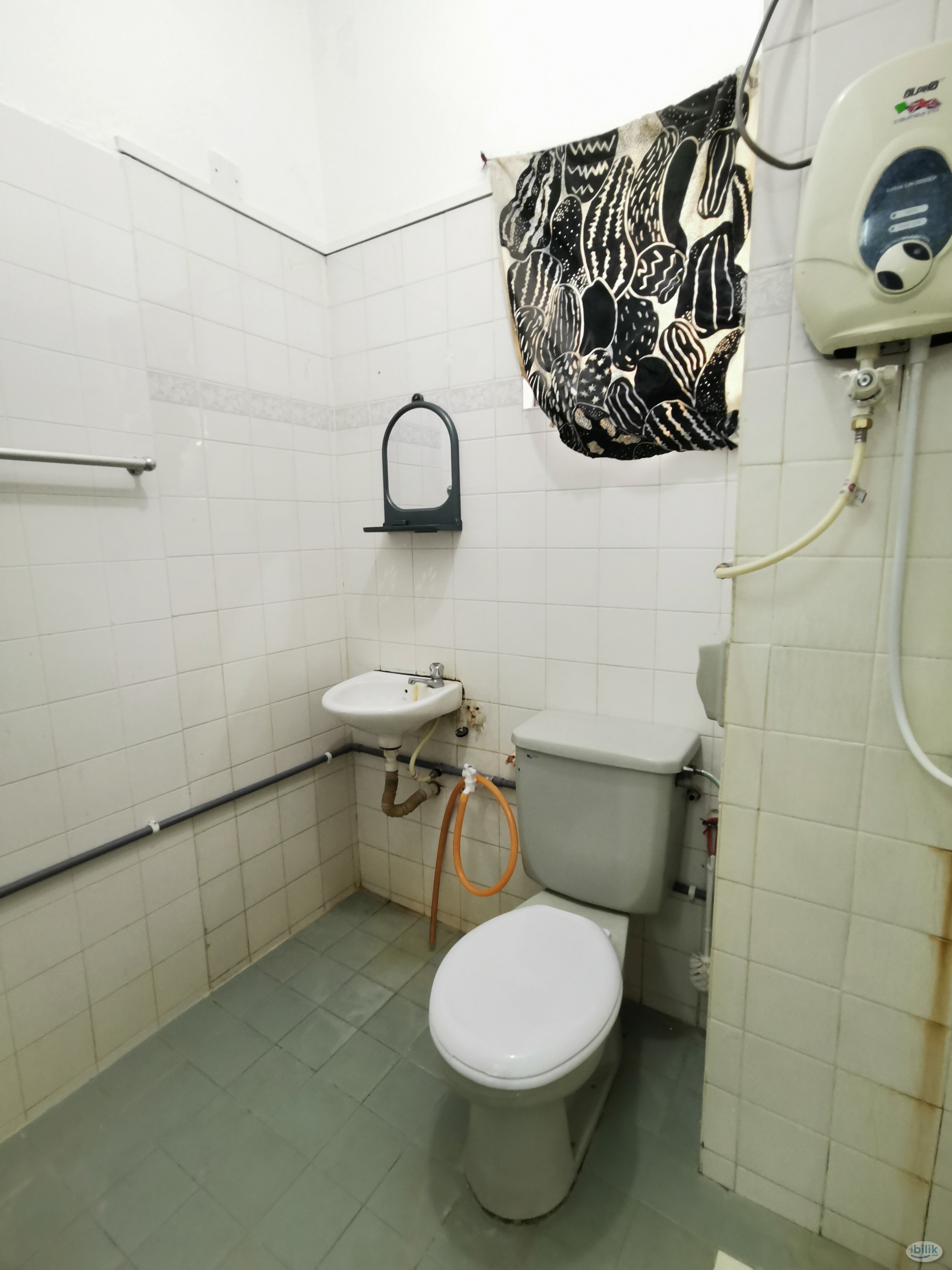 🏠 Middle Room For Rent in Jalan Kenari, Bandar Puchong Jaya 🚶‍♀️🚉 Walking Distance to LRT Station 🚶‍♂️🚇 - Image 2