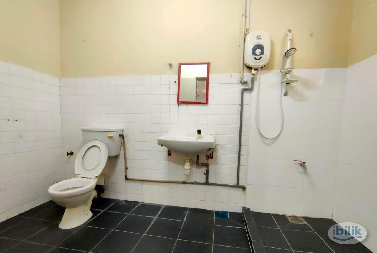 🌟 Affordable Middle Room with One Month Deposit Only! 🛋️🛍️🏠 Bandar Utama, Near One Utama Mall! ❗ - Image 2