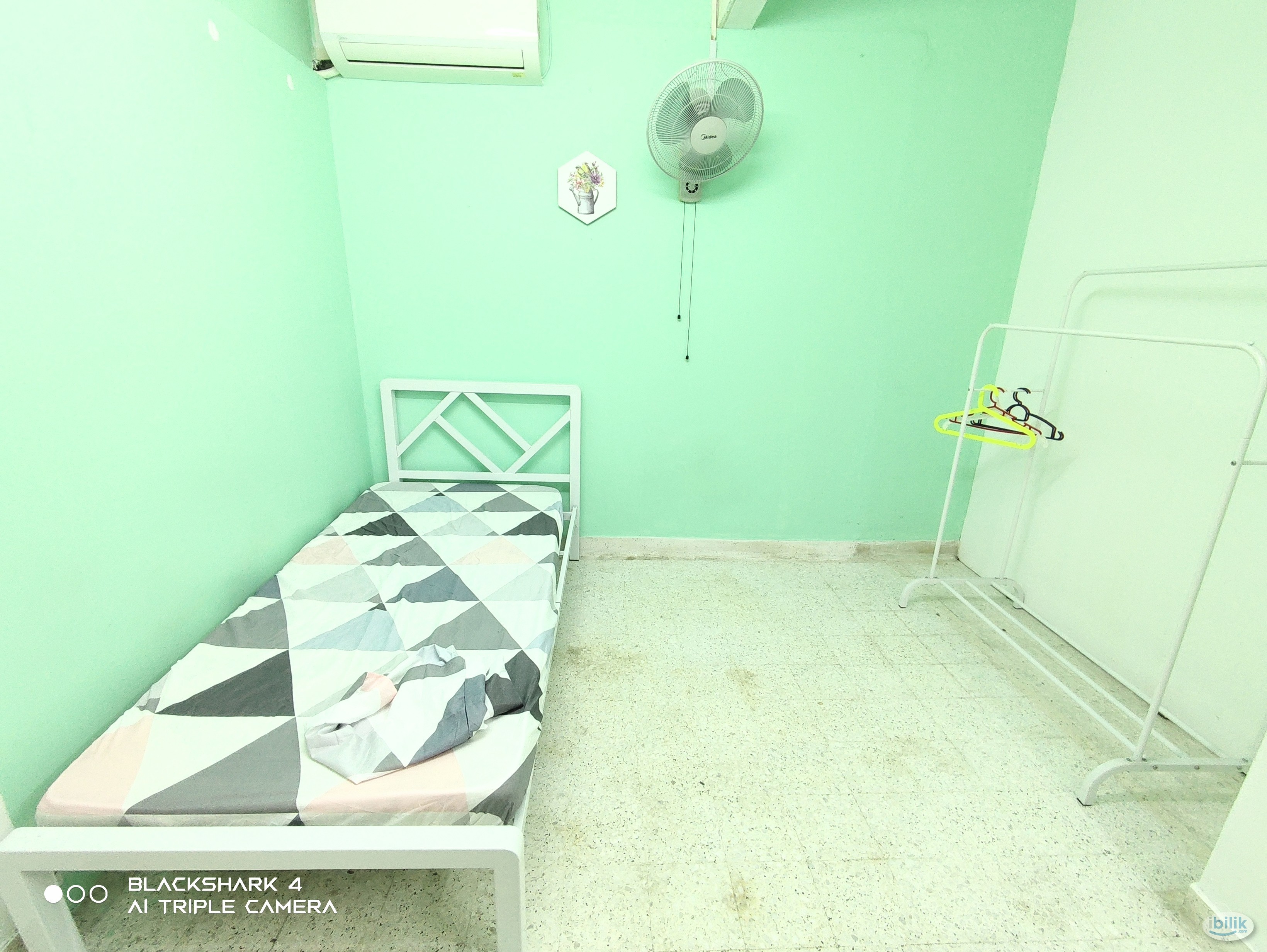 🌟 Affordable Middle Room with One Month Deposit Only! 🛋️🛍️🏠 Bandar Utama, Near One Utama Mall! ❗ - Image 1