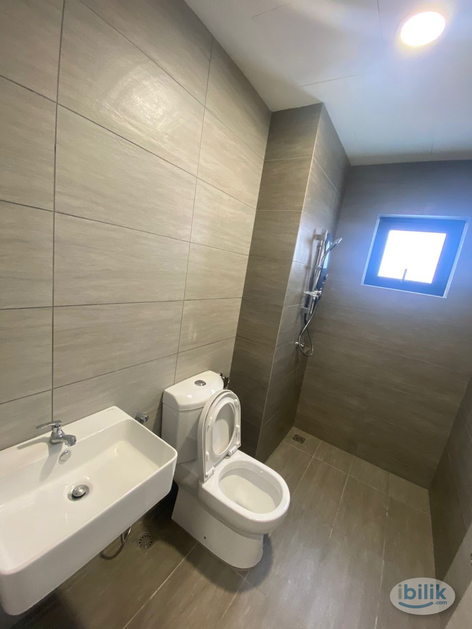 😍 5 mins walk to LRT 😍 Inclusive of Utilities 😍Free Wifi 😍Free Cleaning 😍Fully furnished Single Room at Platinum OUG - Image 4
