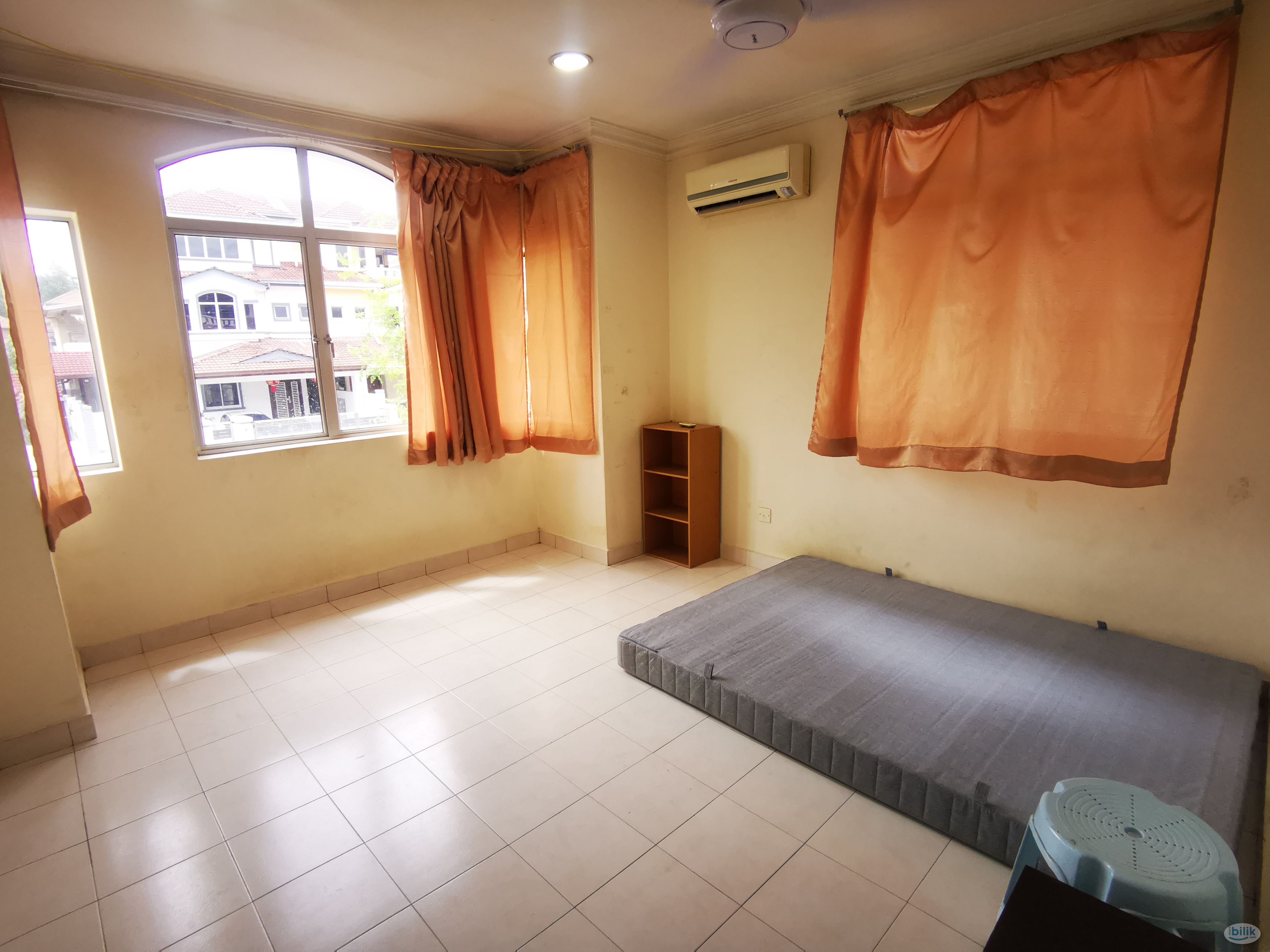 Master Room with Private Bathroom at Sungai Buloh 🏠 Nearby Hospital Sg Buloh 🏥 - Image 1