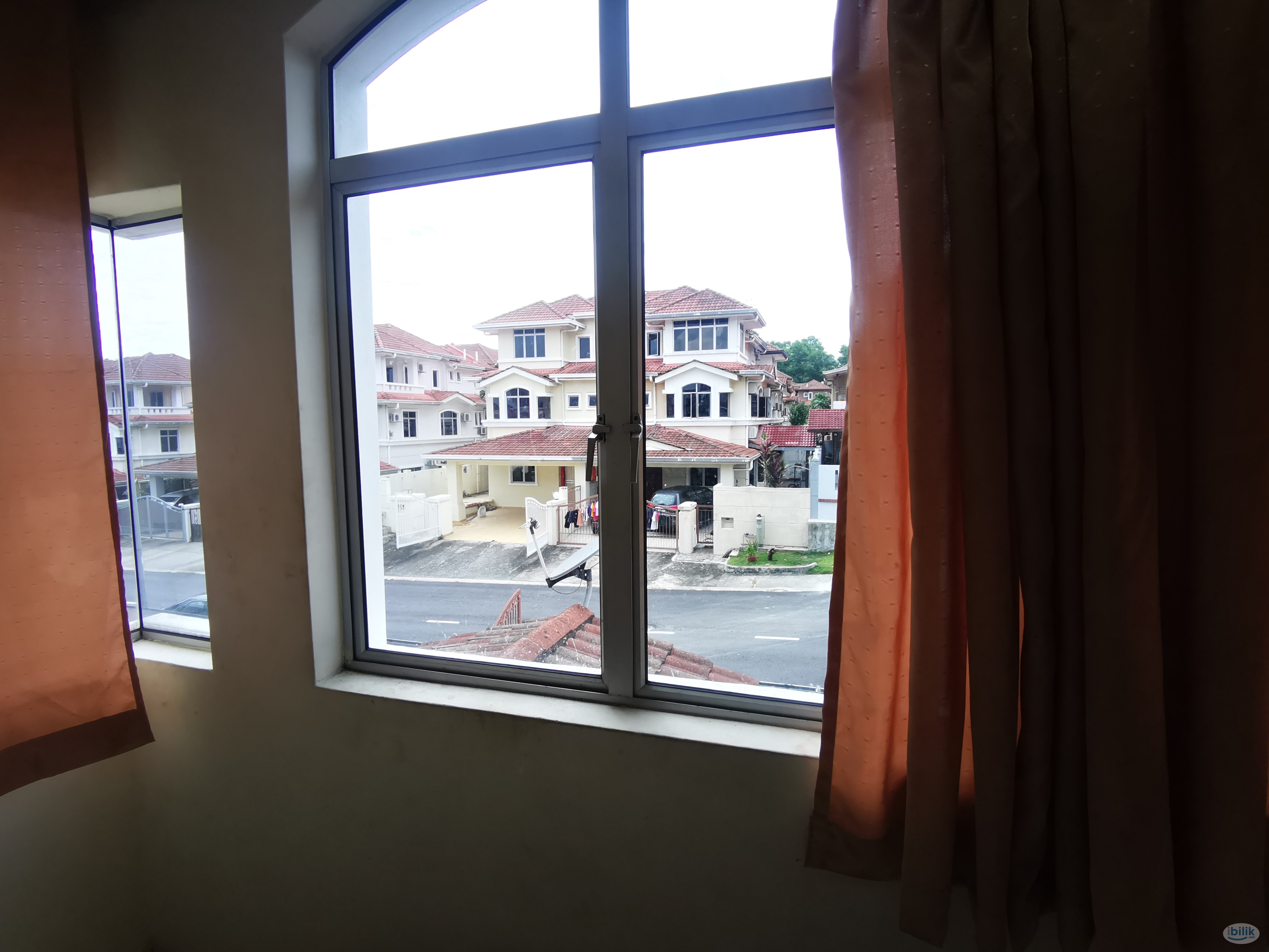 Master Room with Private Bathroom at Sungai Buloh 🏠 Nearby Hospital Sg Buloh 🏥 - Image 3