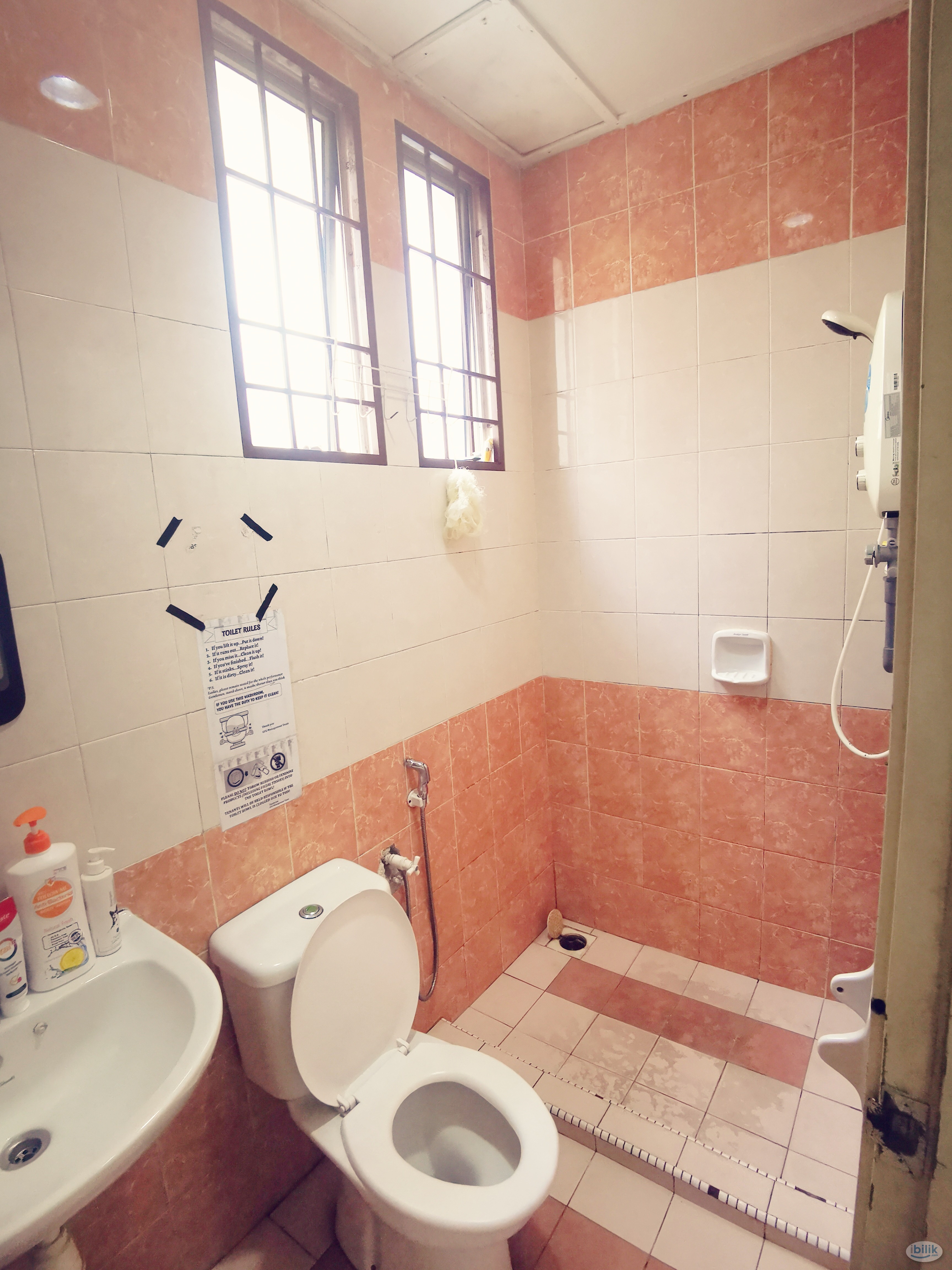 Master Room with Private Bathroom at Sungai Buloh 🏠 Nearby Hospital Sg Buloh 🏥 - Image 4