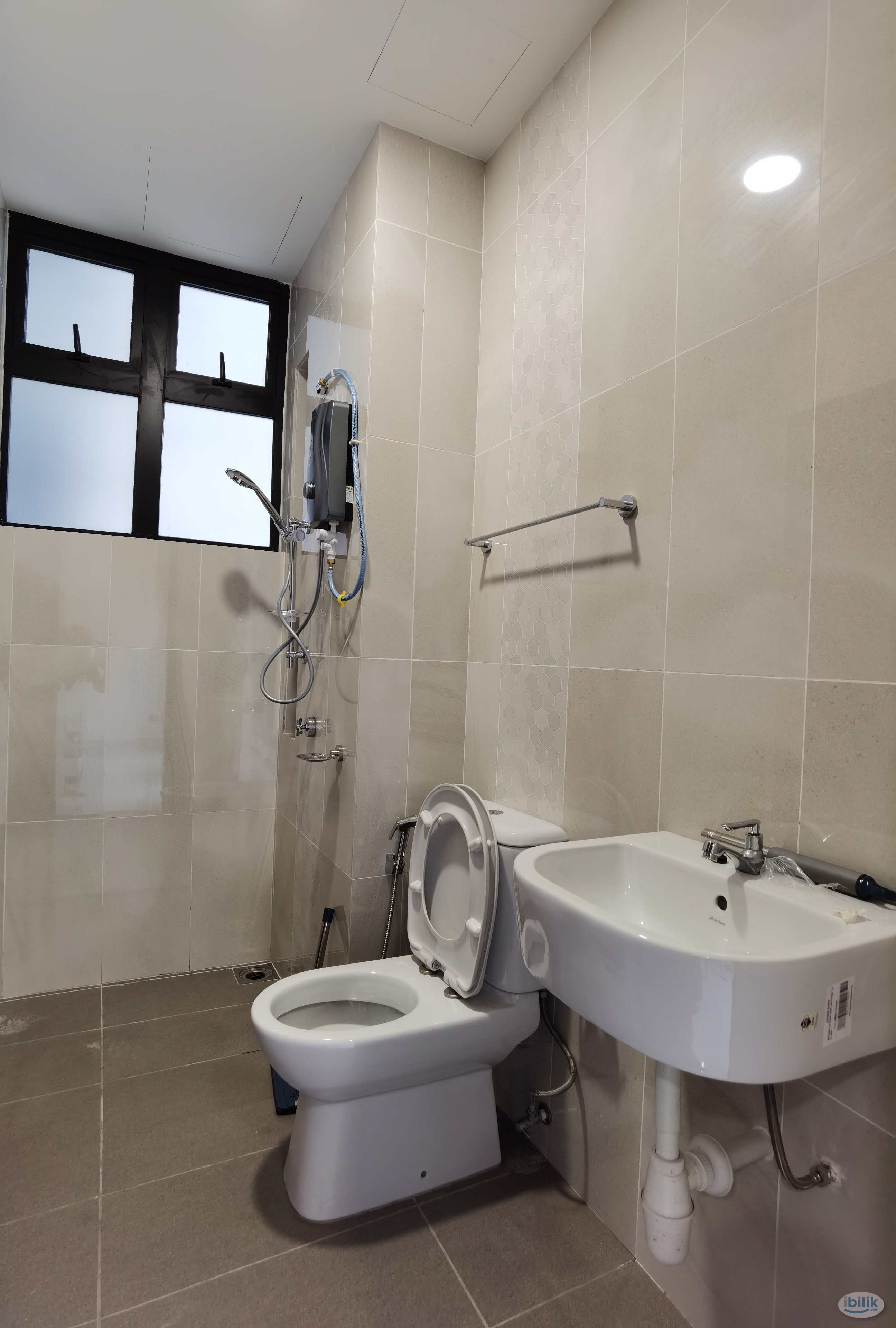 [Walking to MRT] Middle Room at J Dupion Residence, Cheras Taman Tenaga Taman Pertama Near HUKM - Image 5