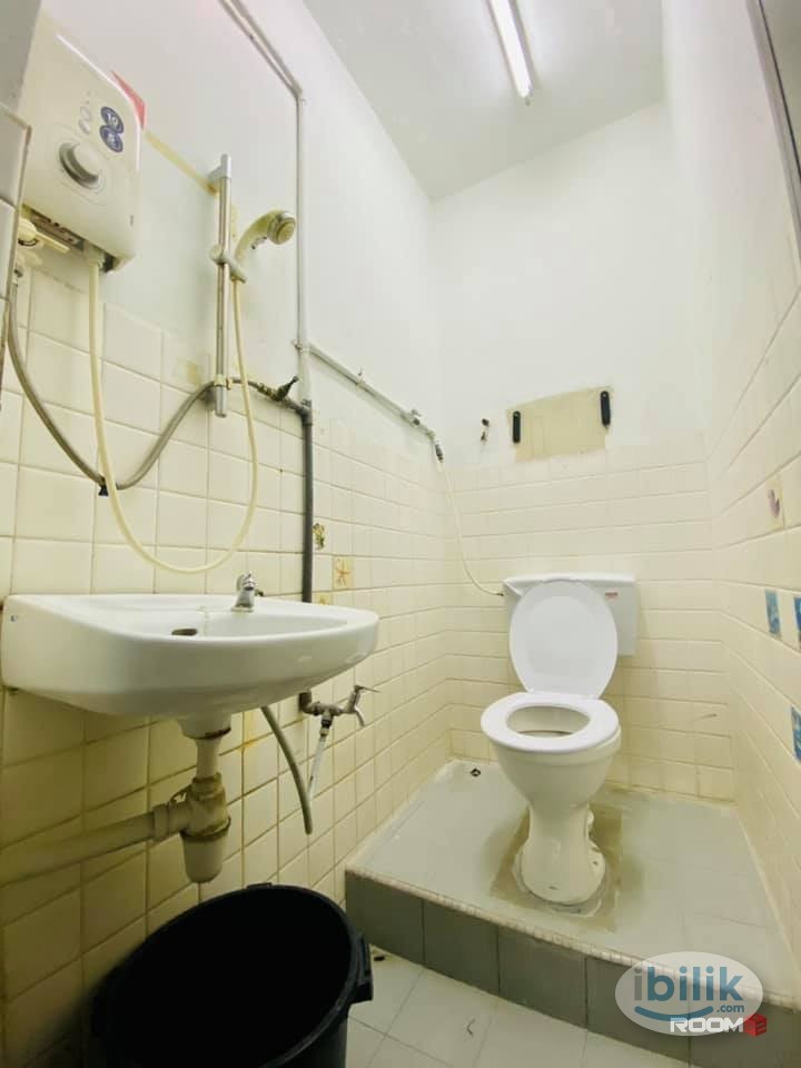 Zero Deposit 🌈 Middle Room Rent in SS2 Petaling Jaya Near Seksyen 17, Petaling Jaya - Image 1