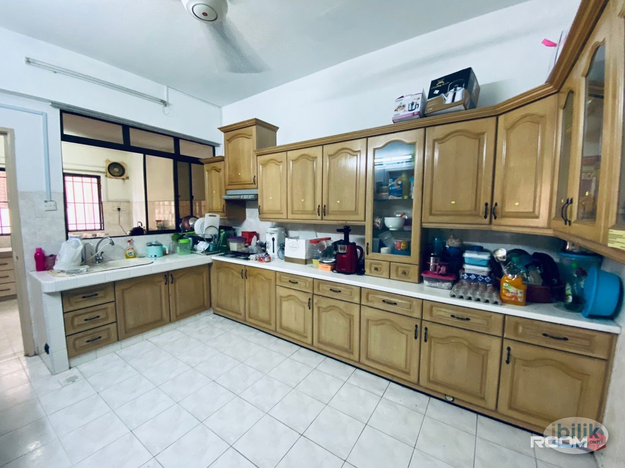 💛 Comfort Middle Room! ✨ ZERO Deposit!!! 🚀🍽️🏙️ Easy access to Restaurants and SS2 town! 🌟🍔 - Image 1