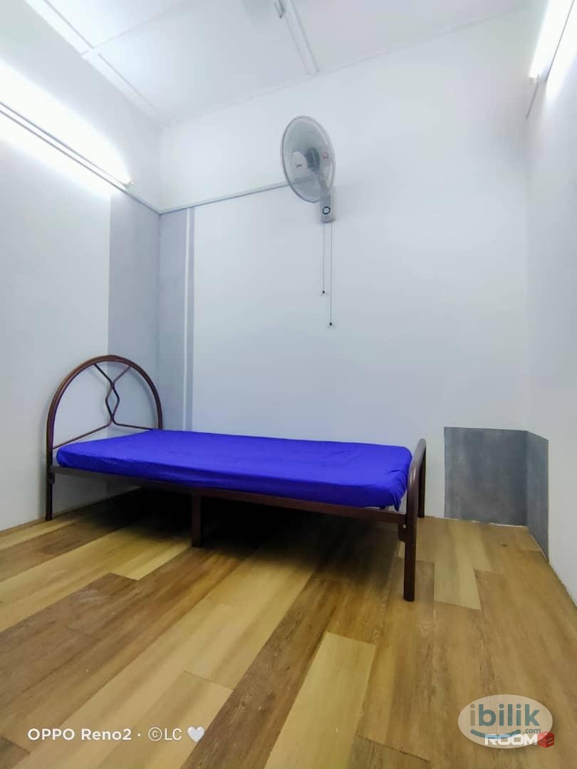 💛 Comfort Middle Room! ✨ ZERO Deposit!!! 🚀🍽️🏙️ Easy access to Restaurants and SS2 town! 🌟🍔 - Image 2