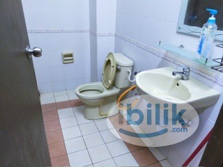 🏠✨ Middle room for rent at Bandar Kinrara Bk5, Puchong ✨🛏️ - Image 1