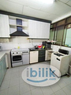 💥🏠 PJ Kota Damansara, Master room with private bathroom and furniture 🛏️🚿🪑 - Image 1