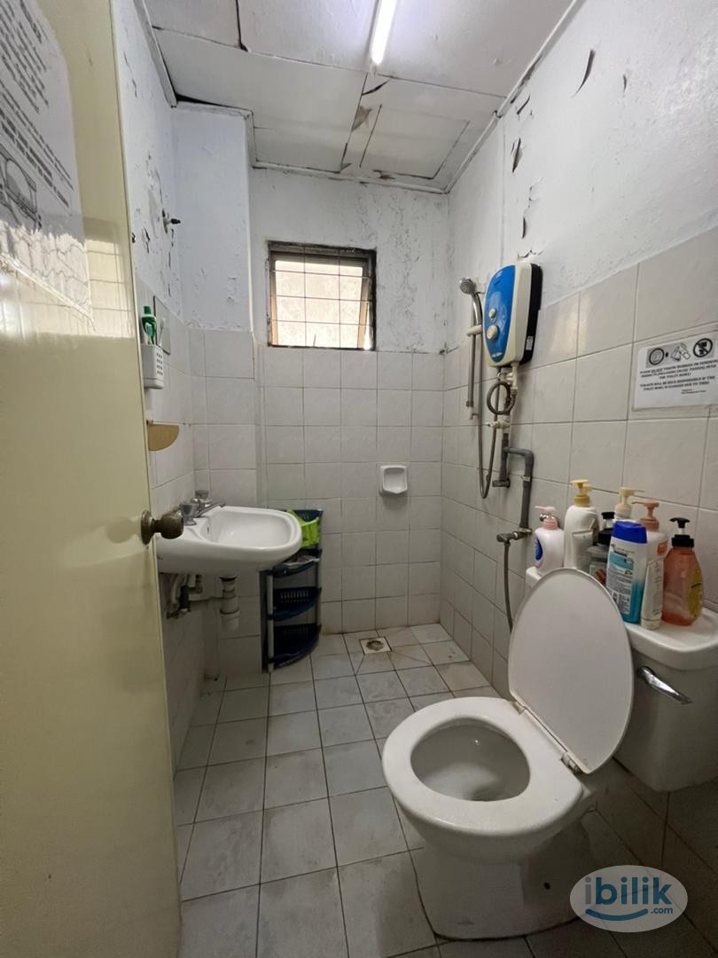 6 Mins Drive To Taman Bahagia 💥Furnished Room with 🚽 - Image 2