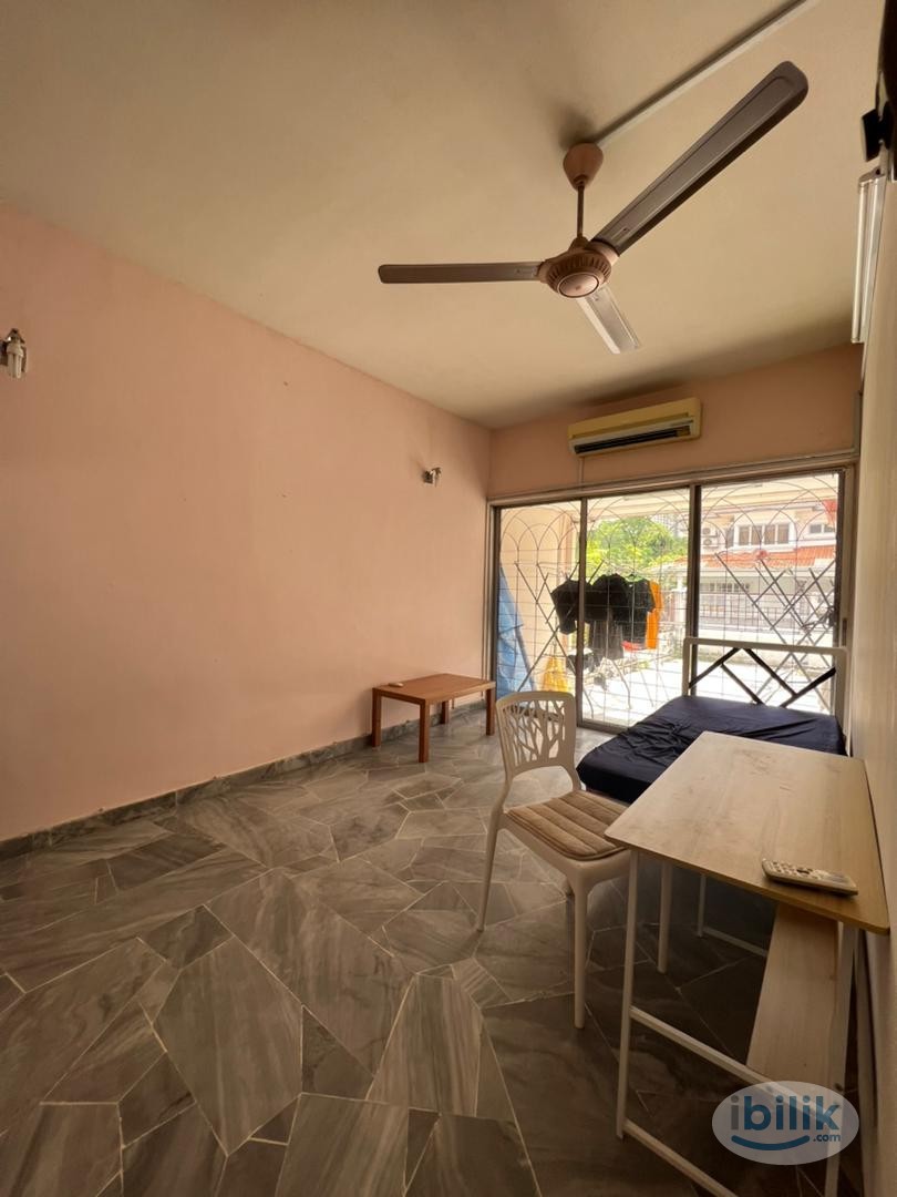 6 Mins Drive To Taman Bahagia 💥Furnished Room with 🚽 - Image 3
