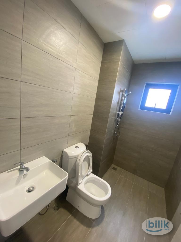 😍 5 mins walk to LRT 😍 Inclusive of Utilities 😍Free Wifi 😍Free Cleaning 😍Fully furnished Medium Room at Platinum OUG - Image 4