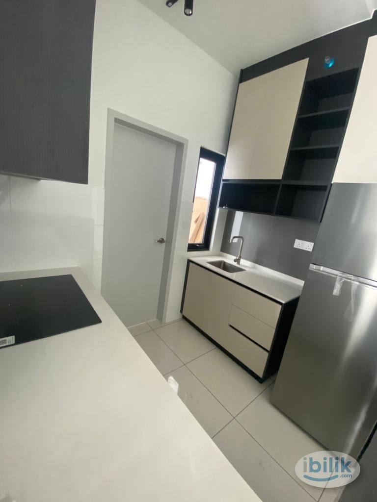 😍 5 mins walk to LRT 😍 Inclusive of Utilities 😍Free Wifi 😍Free Cleaning 😍Fully furnished Medium Room at Platinum OUG - Image 5